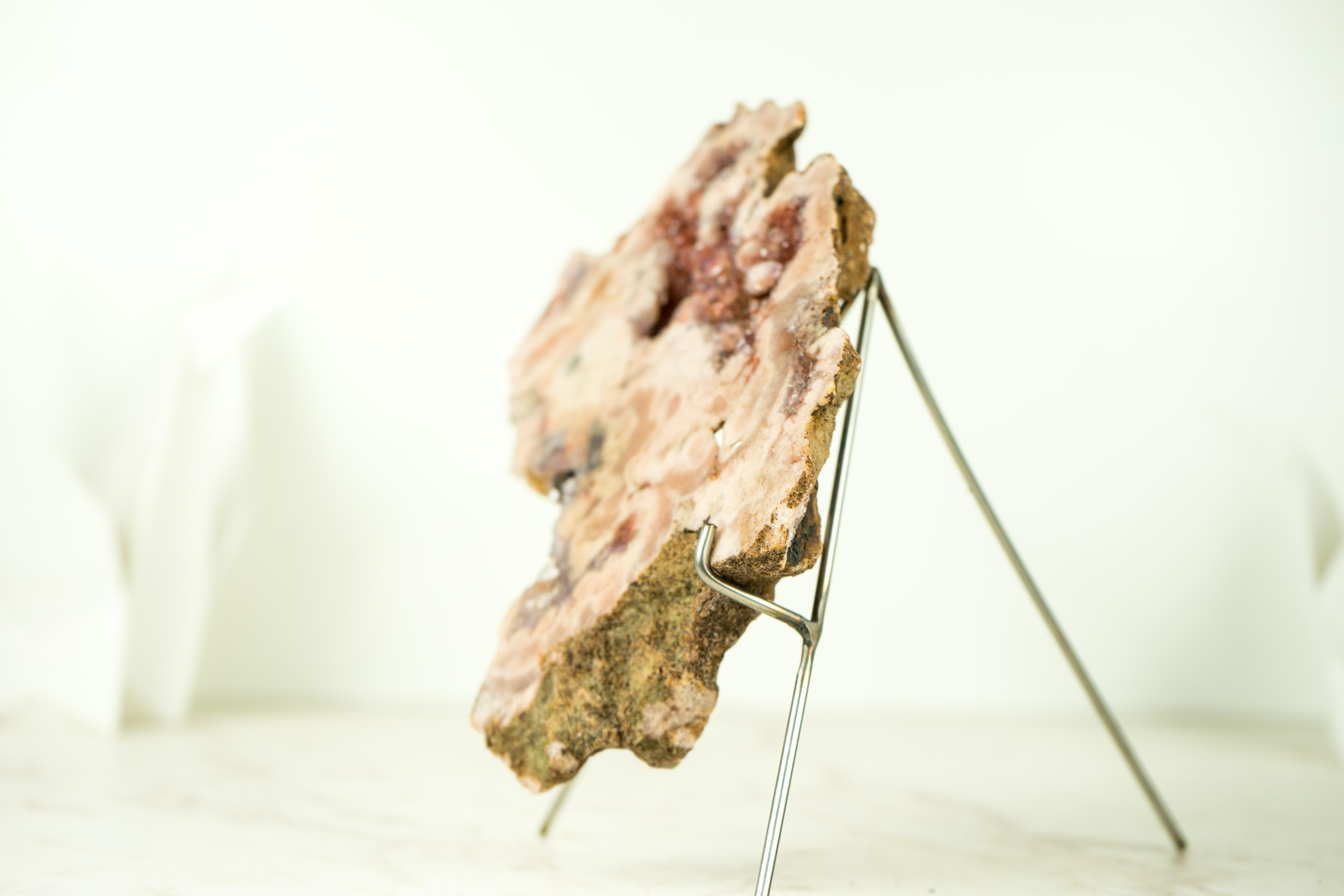 Piccola lastra di geode di ametista rosa, un regalo di Nature, un accento, una decorazione di cristallo da tavolo in vendita 2