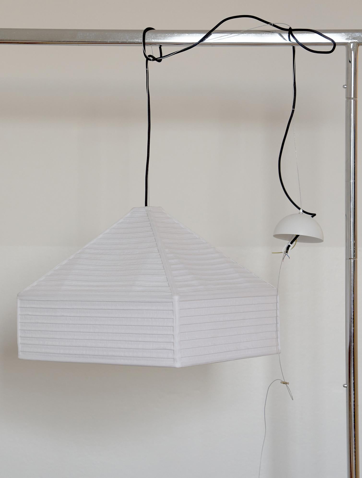 Petite lampe pendante plissée Piramide par NASSI en vente 2