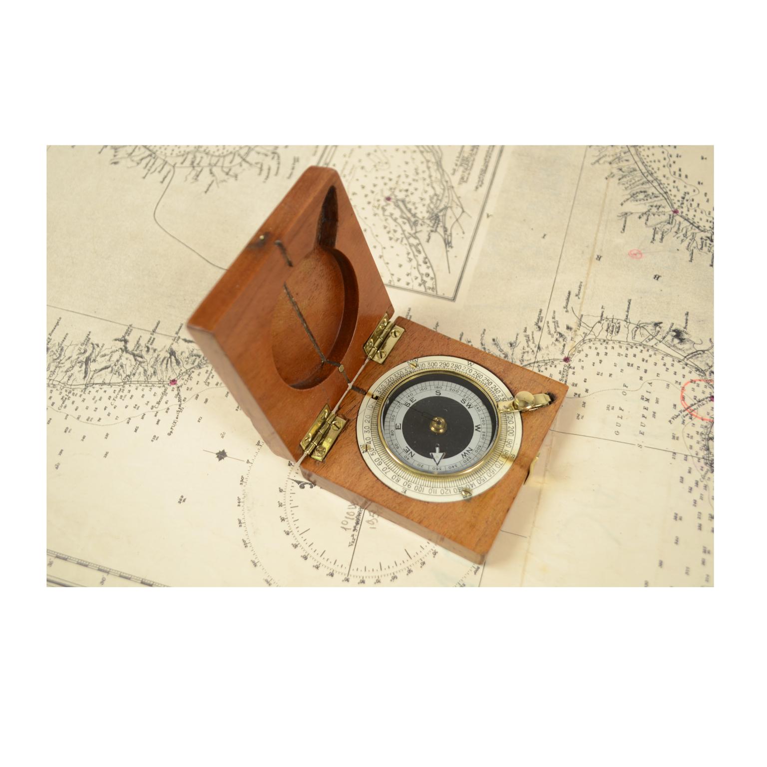 British Small Pocket Compass, Mahogany Wood and Brass, WWI