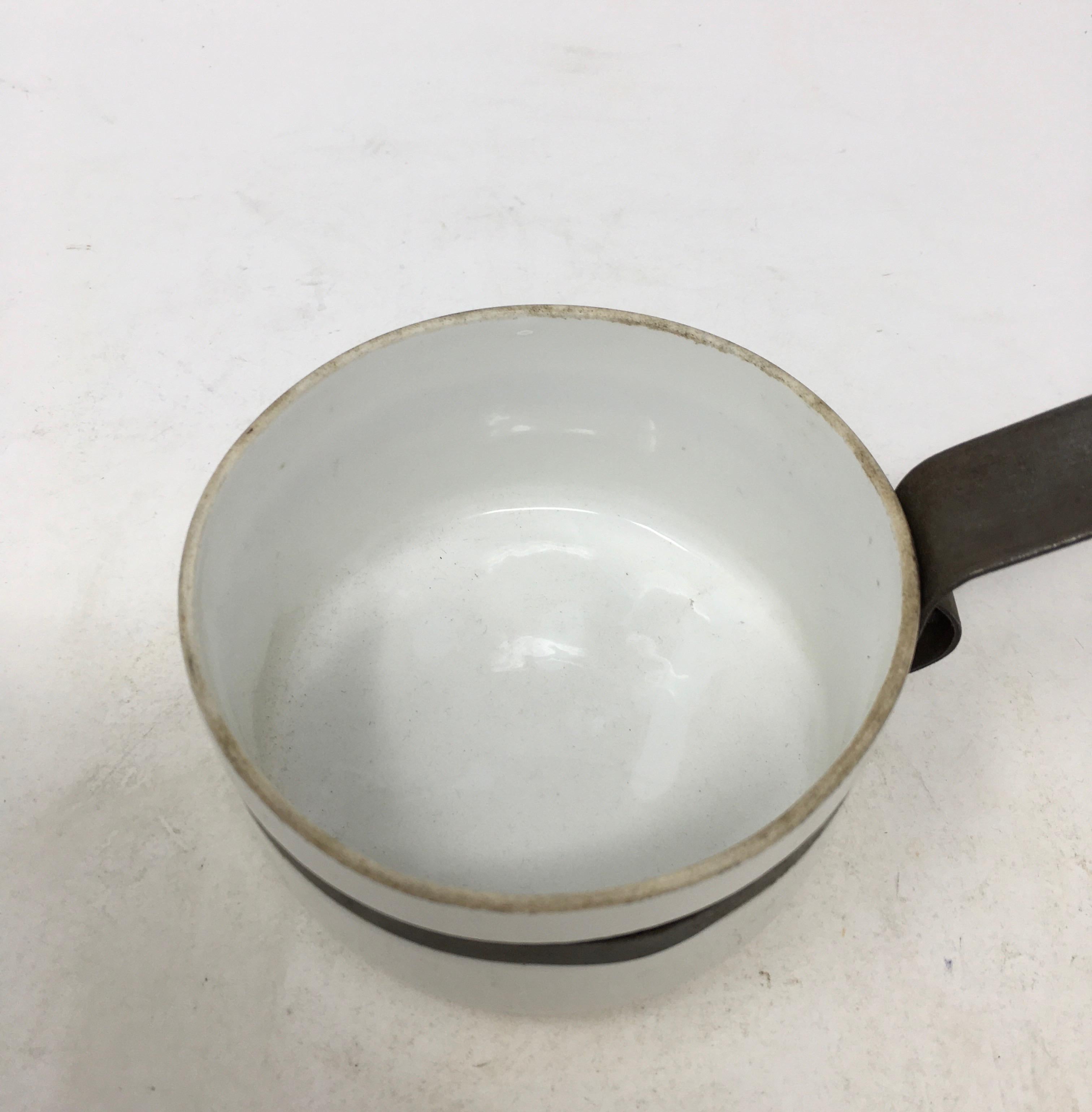 This petite French sauce pan is made of metal and porcelain. The perfect size for melting butter, it would be a welcome addition to any collection or kitchen. The pan is only 2