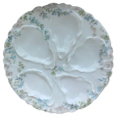 Petite assiette à huîtres en porcelaine à fleurs bleues, Limoges, vers 1900