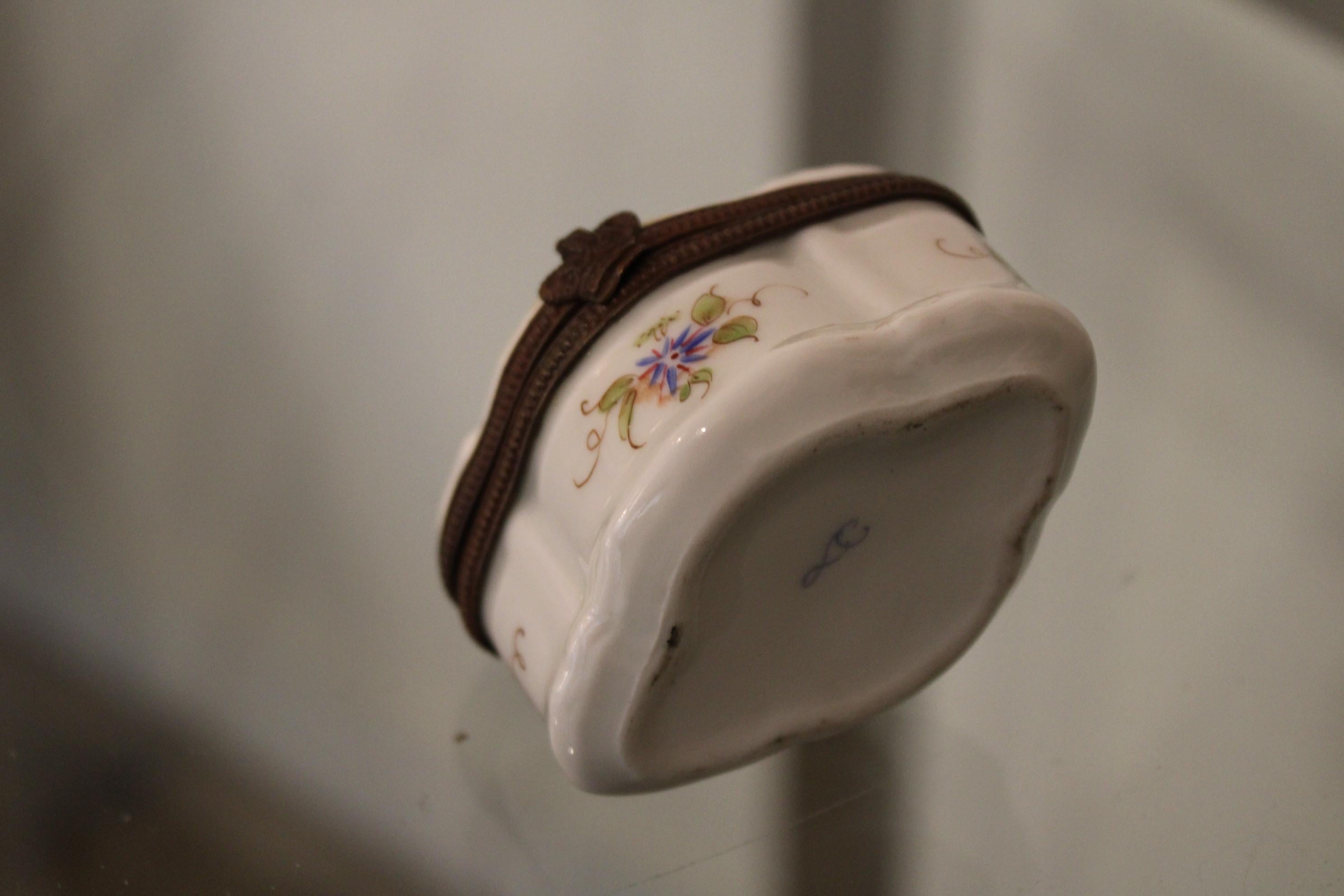 Small Porcelain Box For Sale 3