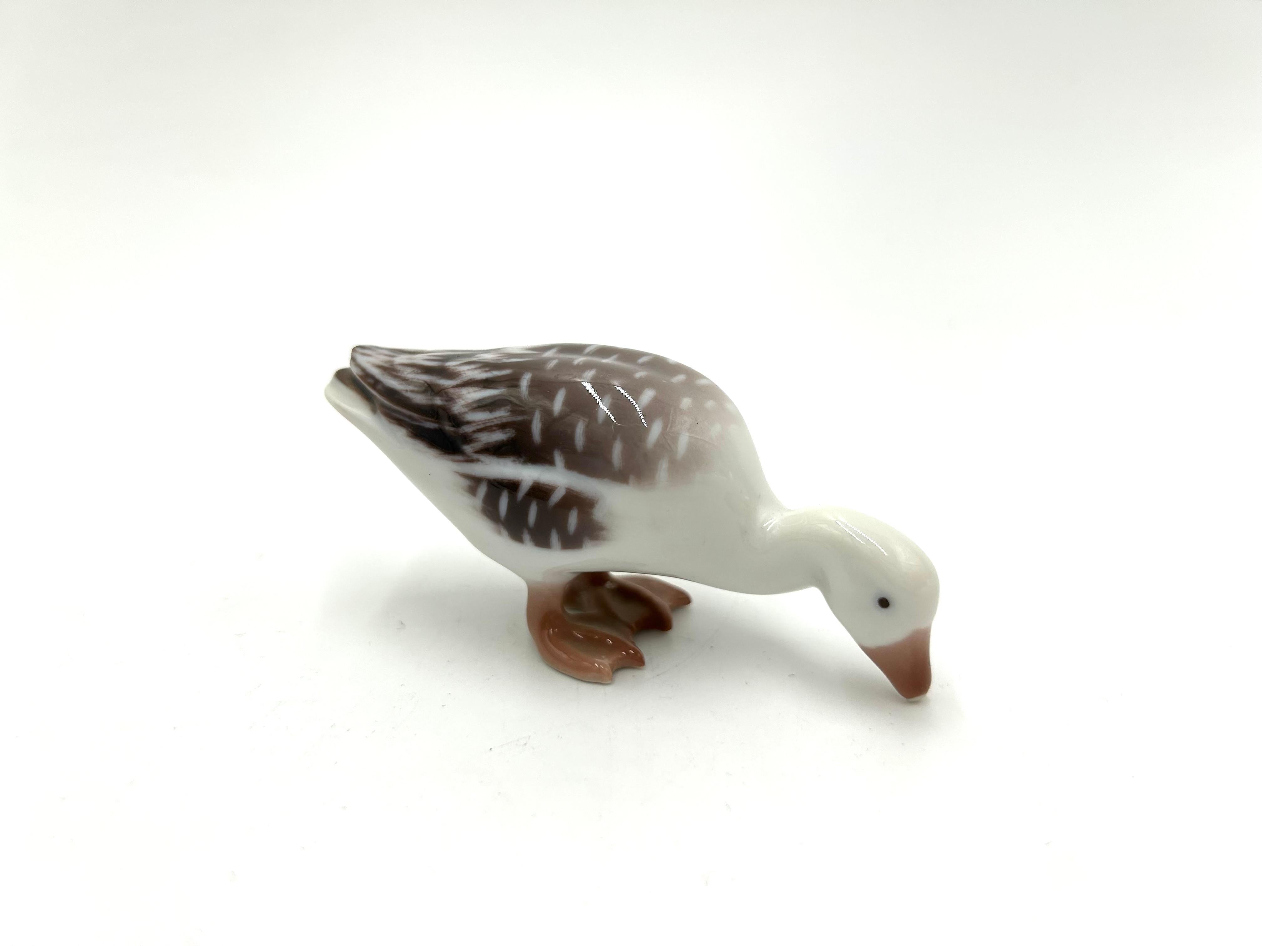 Porcelain small goose figurine.

Produced by the Danish manufactory Bing & Grondahl

The mark is used in the 1980s.

Very good condition without damage

Measures : Height: 4cm

Width: 6cm

Depth: 3cm.