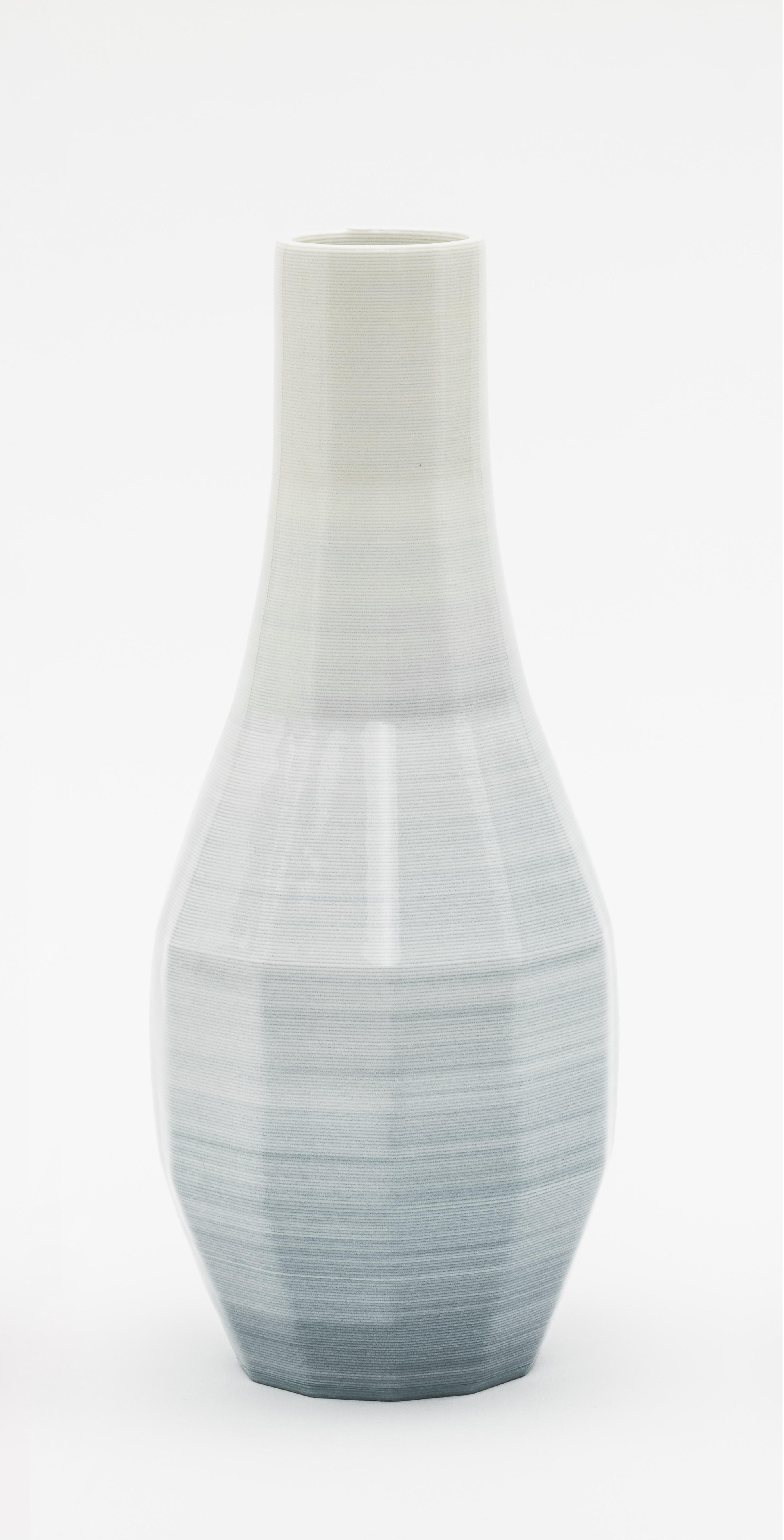Small porcelain gradient vase by Philipp Aduatz
Unique piece 
Dimensions: 11 x 11 x 26,5 cm
Materials: 3D printed porcelain

 
The inspiration and tool for the design of the Gradient Vase was subdivision modelling, a computer graphics