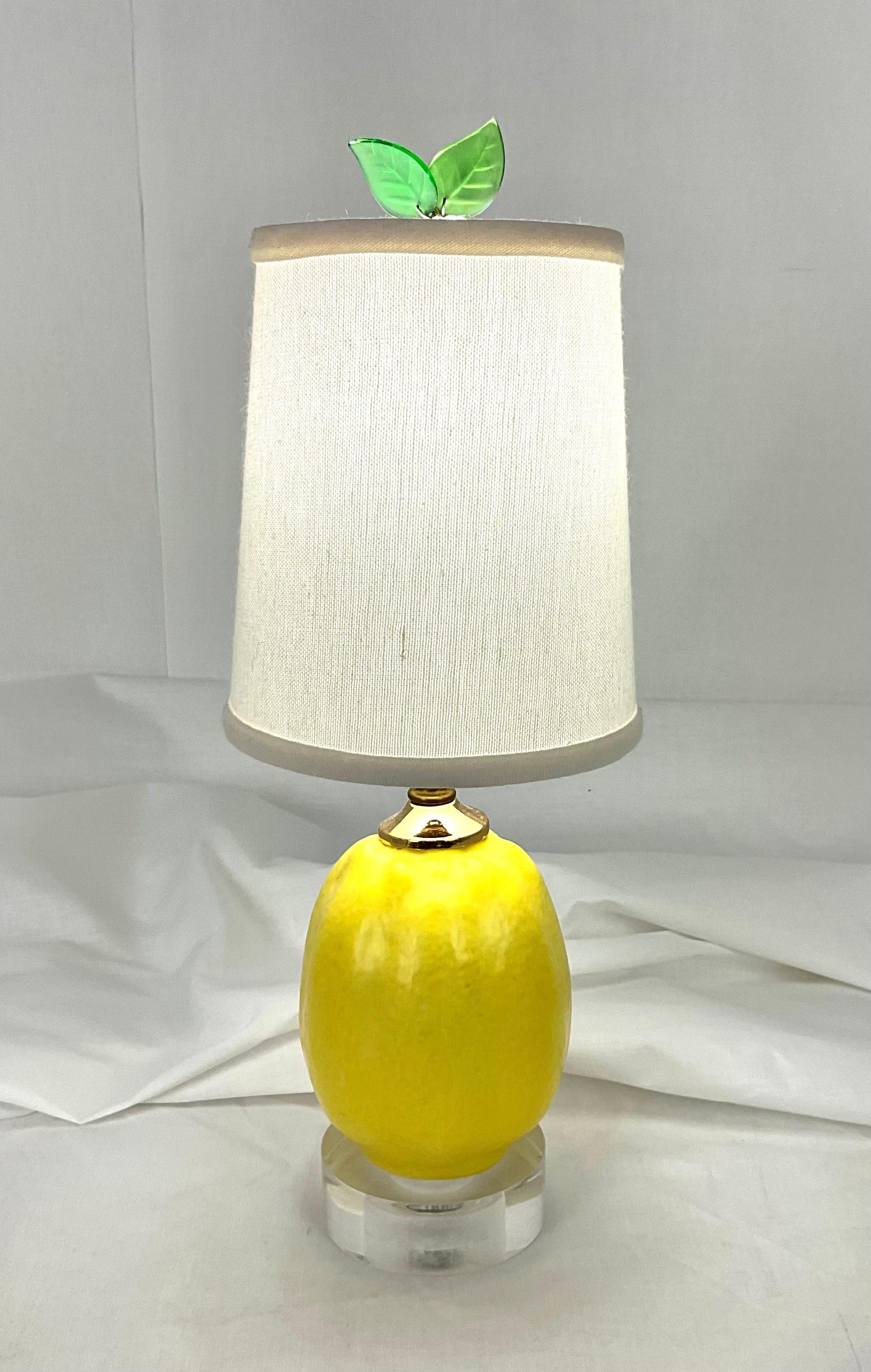 Small Porcelain Lemon Lamp In Good Condition In West Palm Beach, FL