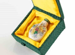 Small Porcelain Snuff Bottle with Presentation Box, Early 20th Century