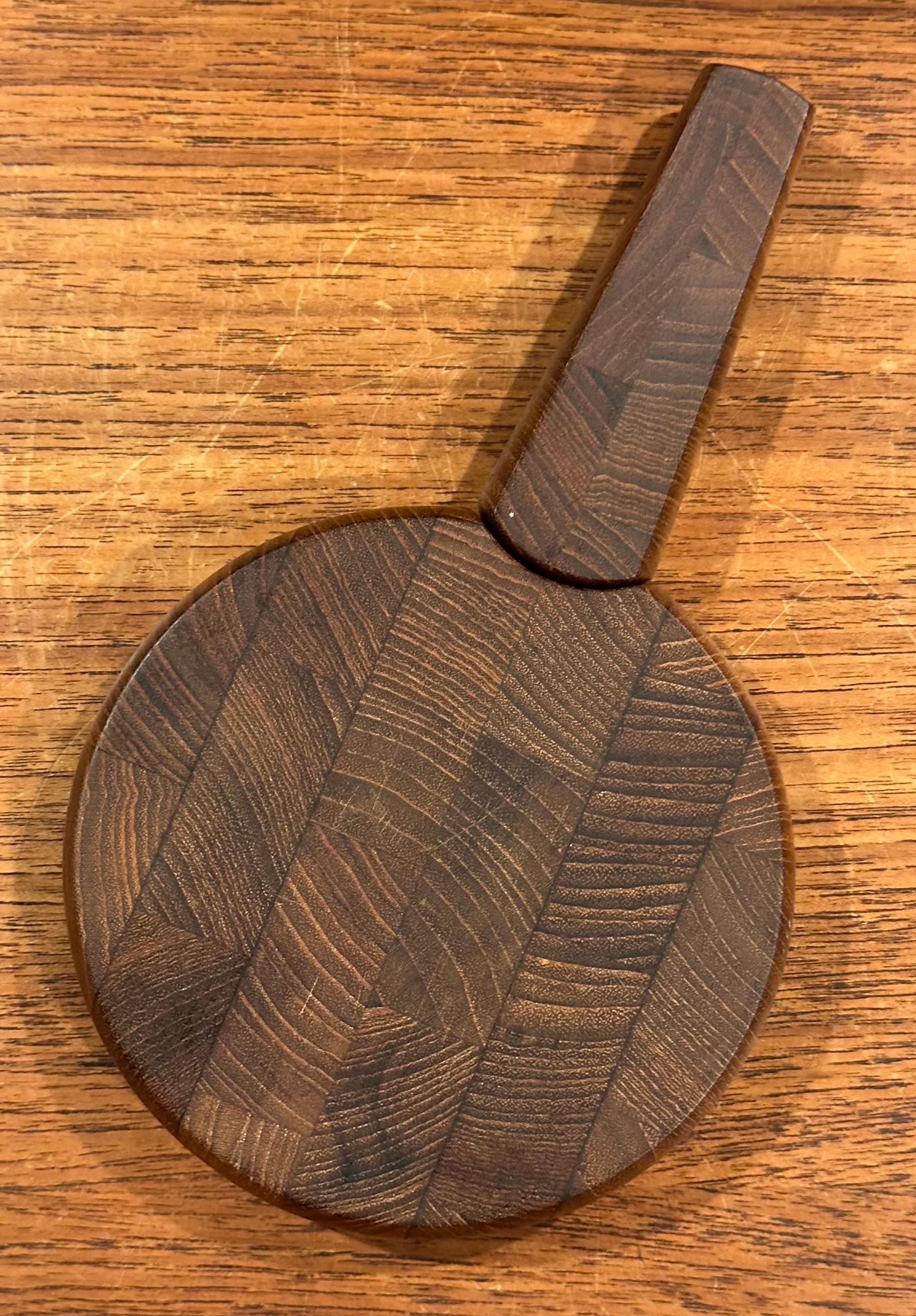 Piccolo vassoio per formaggi portatile in legno di teak con coltello di Jens Quistgaard per Dansk in vendita 2