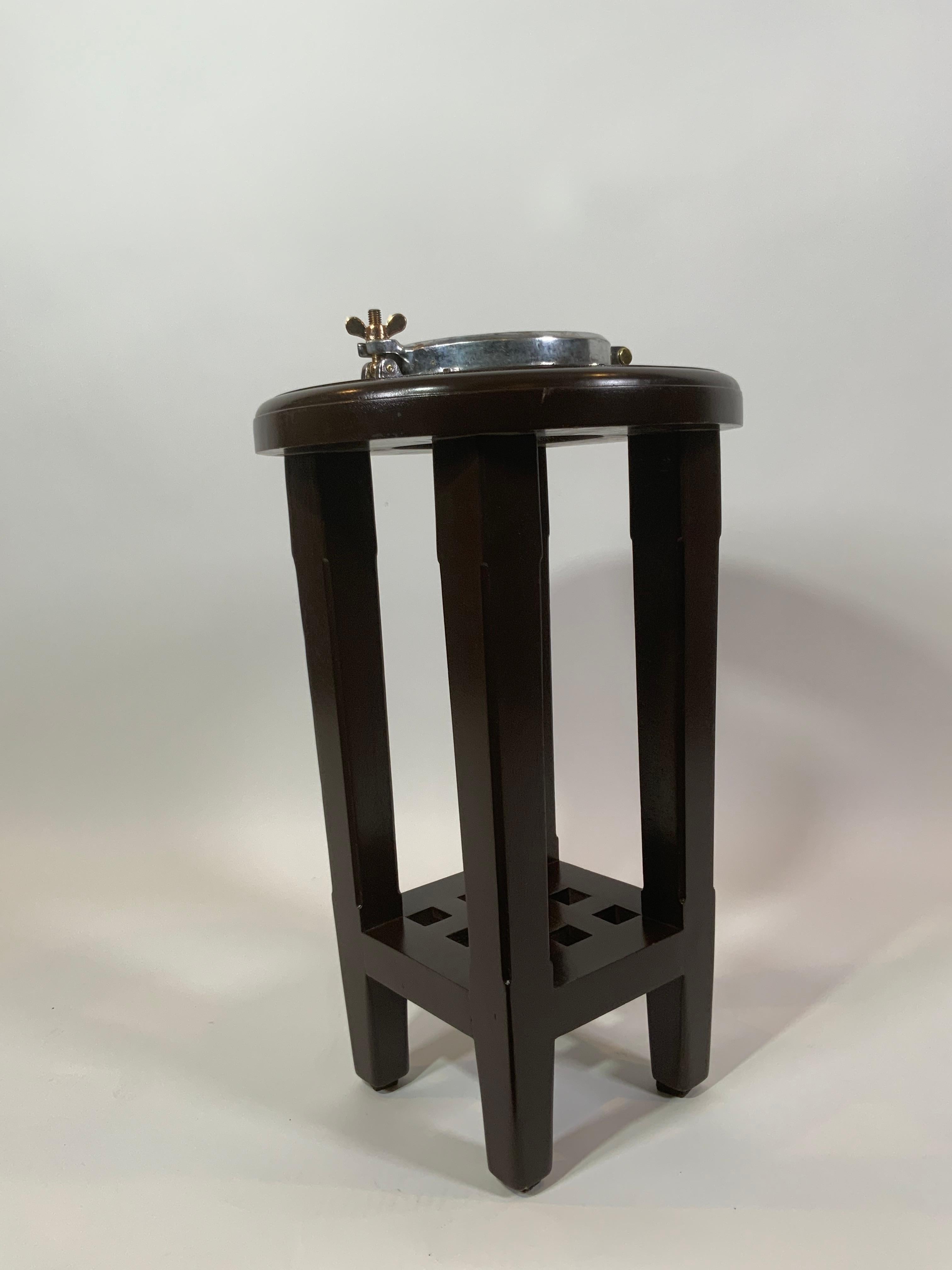 Petite table à hublot Excellent état - En vente à Norwell, MA
