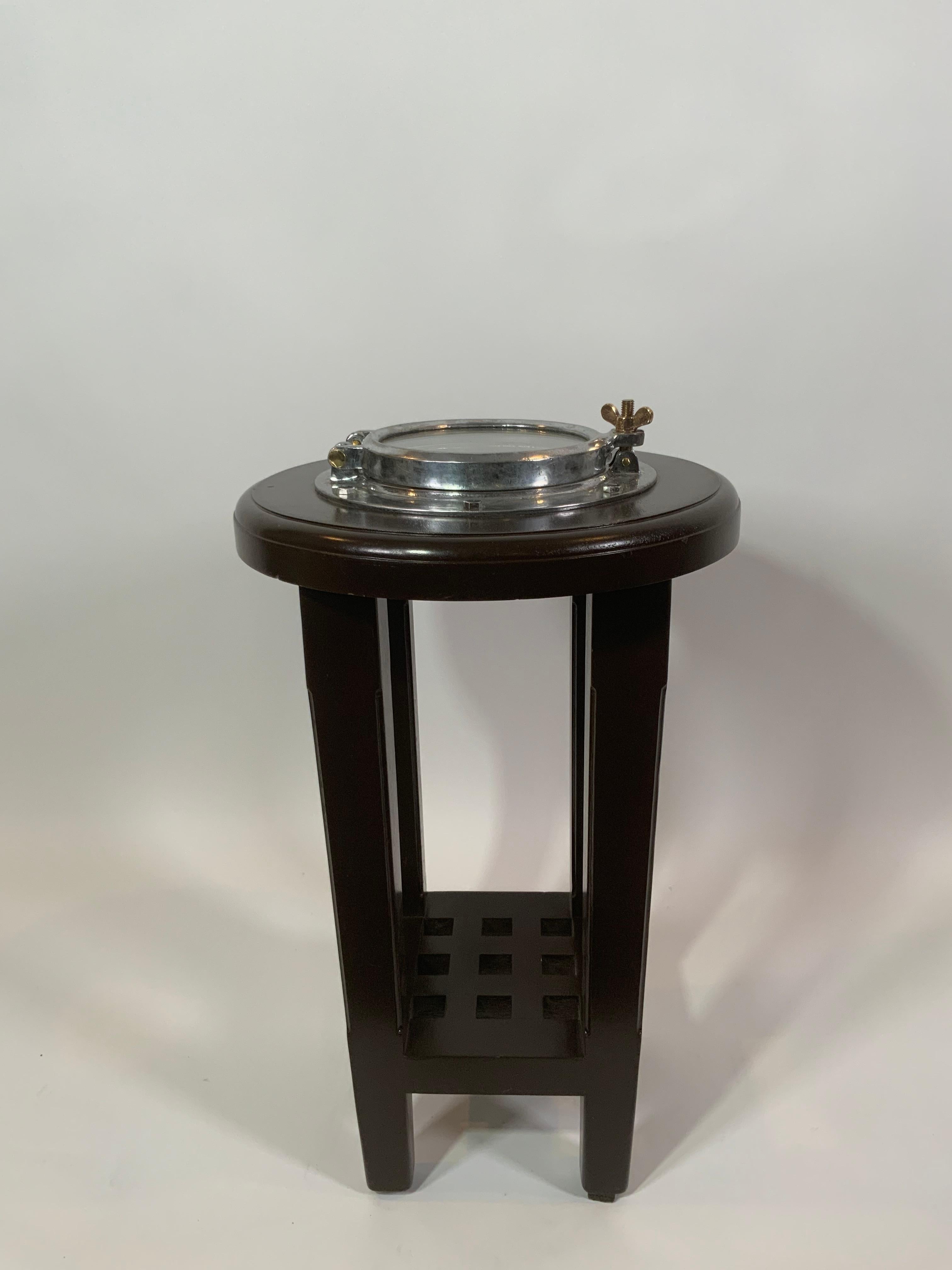 Petite table à hublot en vente 1