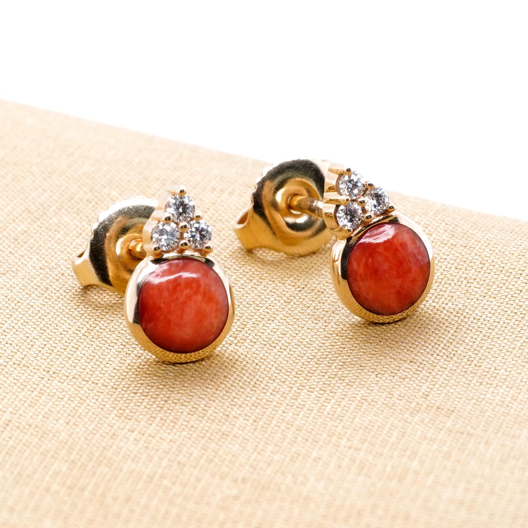 Small Post Earrings with Red Spiny Oyster and Diamond Detail, 14kt Gold For Sale 1