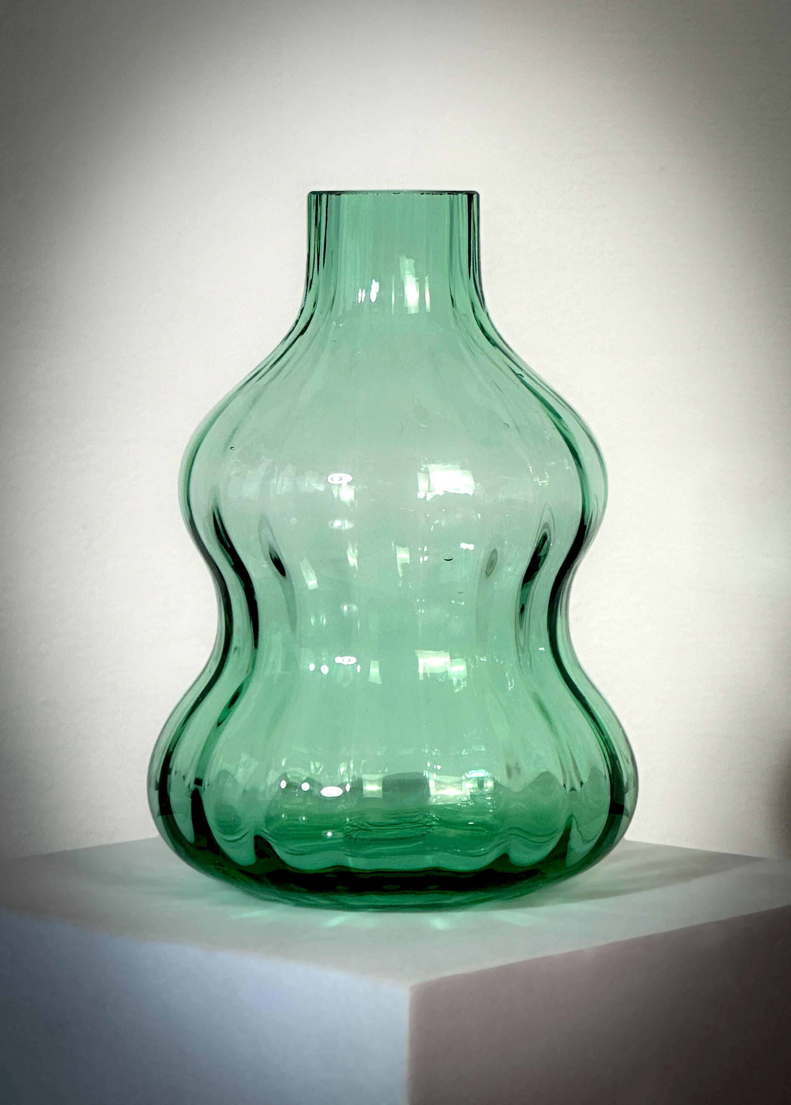 Kleine postmoderne Flaschenvase aus grünem Muranoglas von Nason, 1980er Jahre, Italien (Handgefertigt) im Angebot