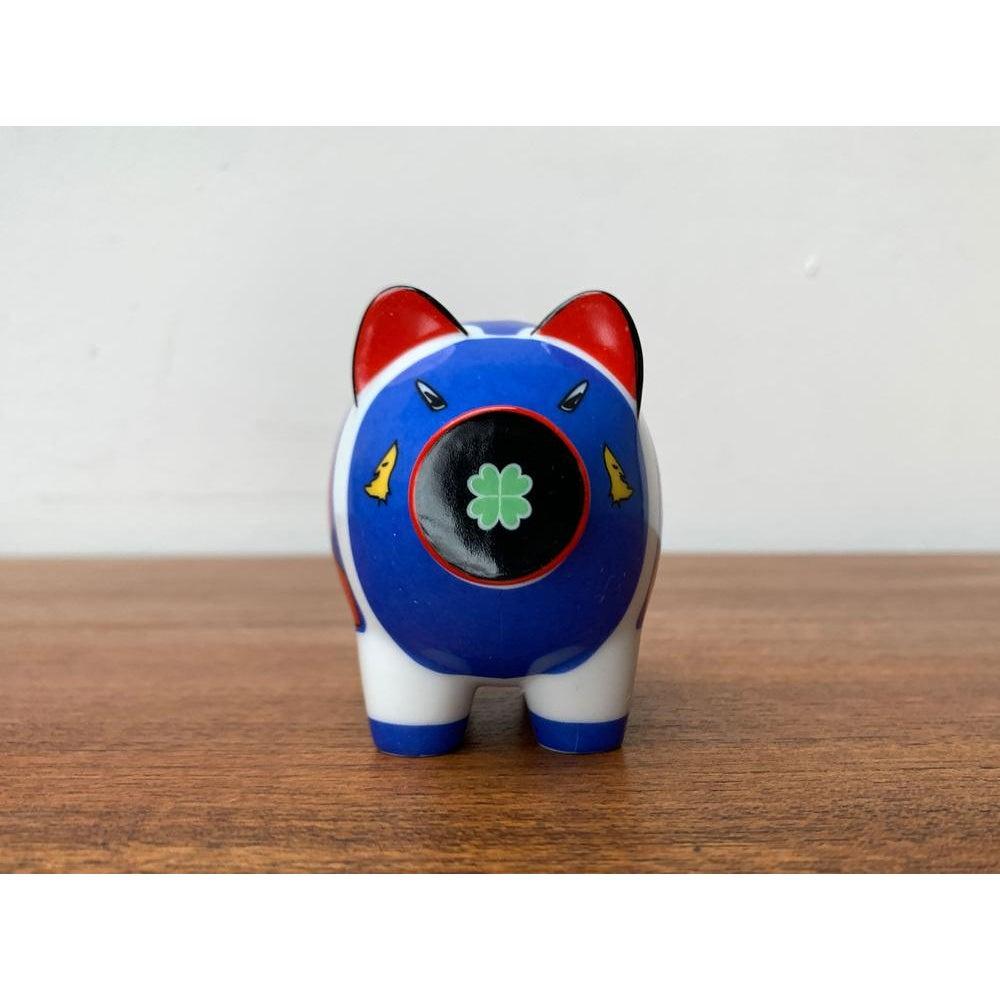 Kleines postmodernes Sparschwein von Ambrogio Pozzi & Sieger Design für Ritzenhoff, in sehr gutem Zustand. Entworfen 1990 bis 1999 Dieses Stück hat eine Zuordnungsmarke.

Zusätzliche Informationen:
MATERIALIEN: Keramik
Farbe: Blau
Stile: