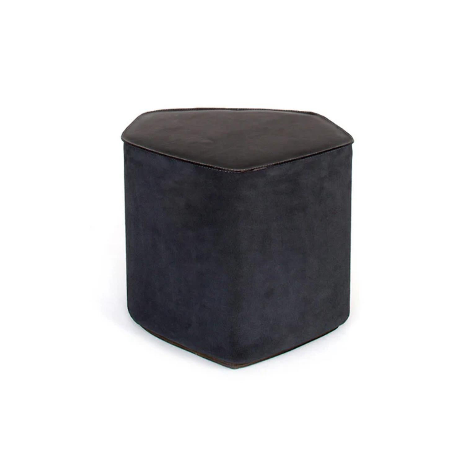 XXIe siècle et contemporain Petit pouf en cuir végétal, daim et contreplaqué de peuplier par Oscar Maschera en vente