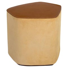 Petit pouf en cuir végétal, daim et contreplaqué de peuplier par Oscar Maschera