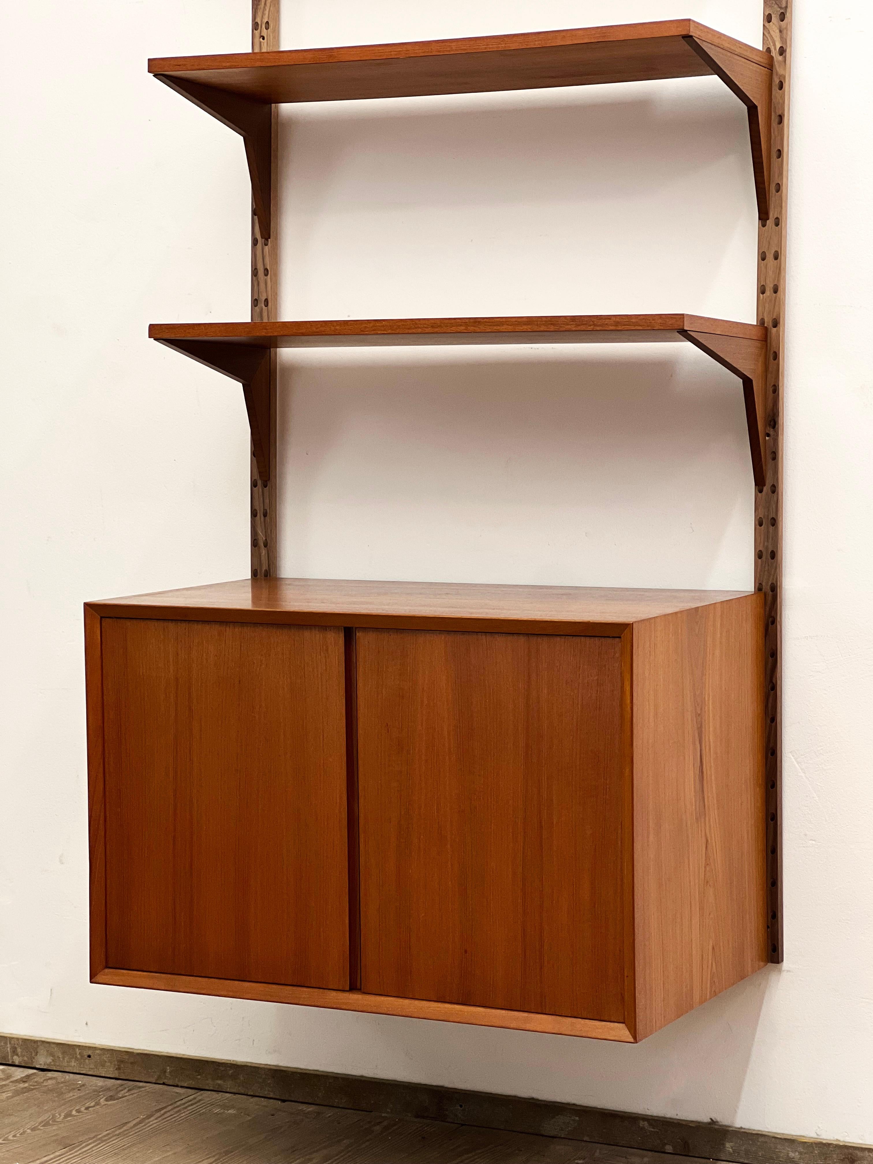 Small Poul Cadovius Wall Unit, Mid-Century Shelf Royal System, Denmark In Good Condition For Sale In München, Bavaria