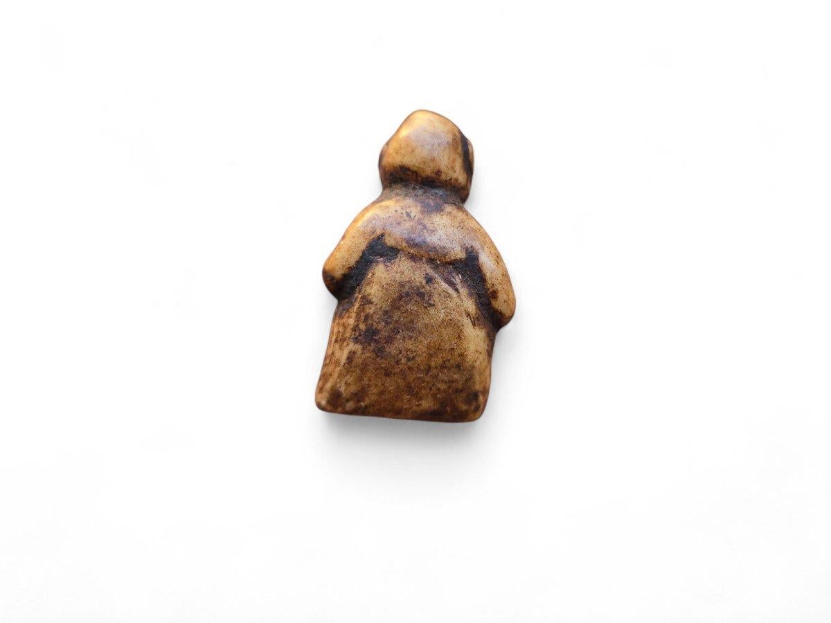 Kleine Pre-Columbianische Figur - Rituelles Steinamulett (18. Jahrhundert und früher) im Angebot