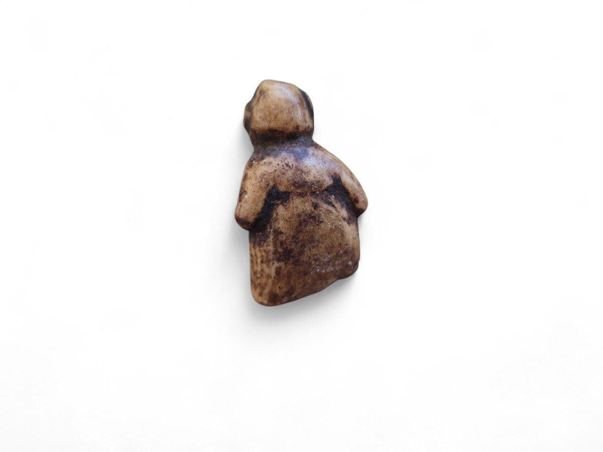 Kleine Pre-Columbianische Figur - Rituelles Steinamulett im Angebot 1