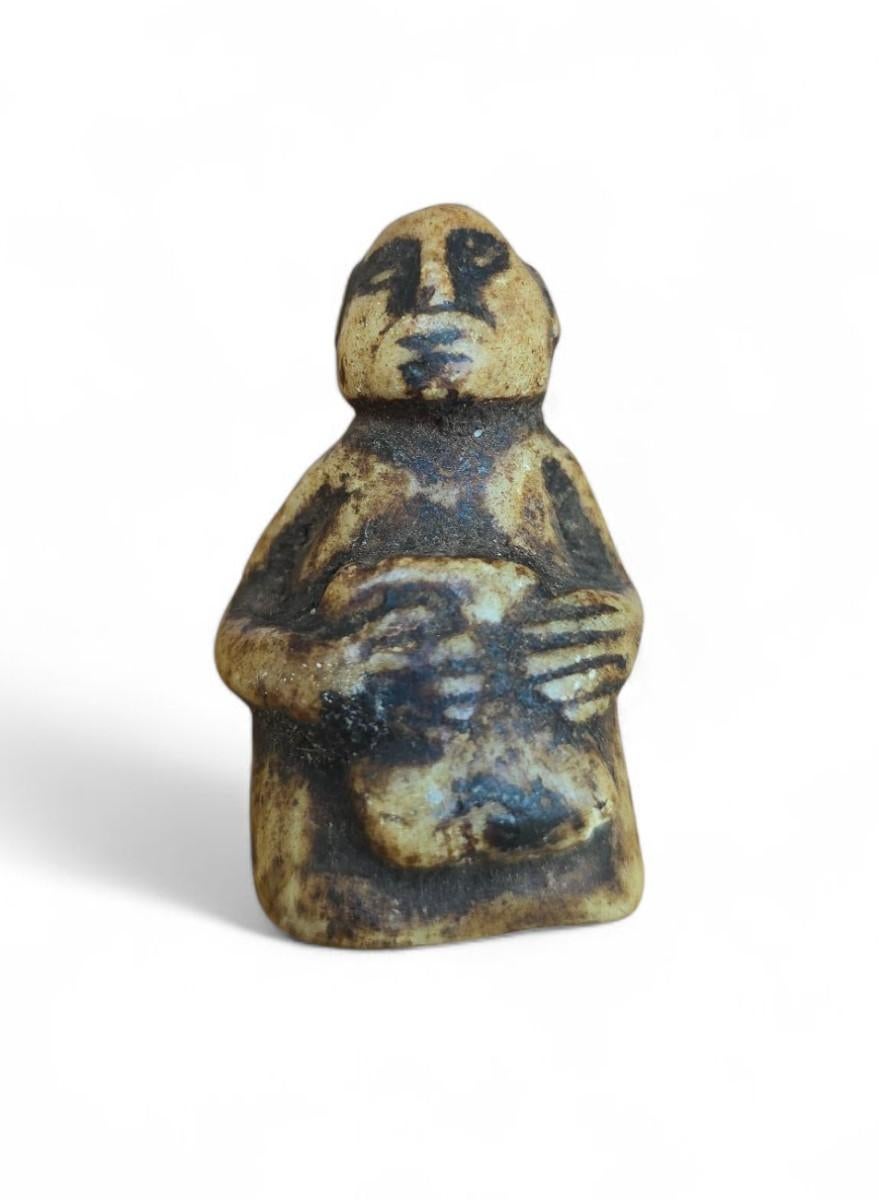 Kleine Pre-Columbianische Figur - Rituelles Steinamulett im Angebot 2