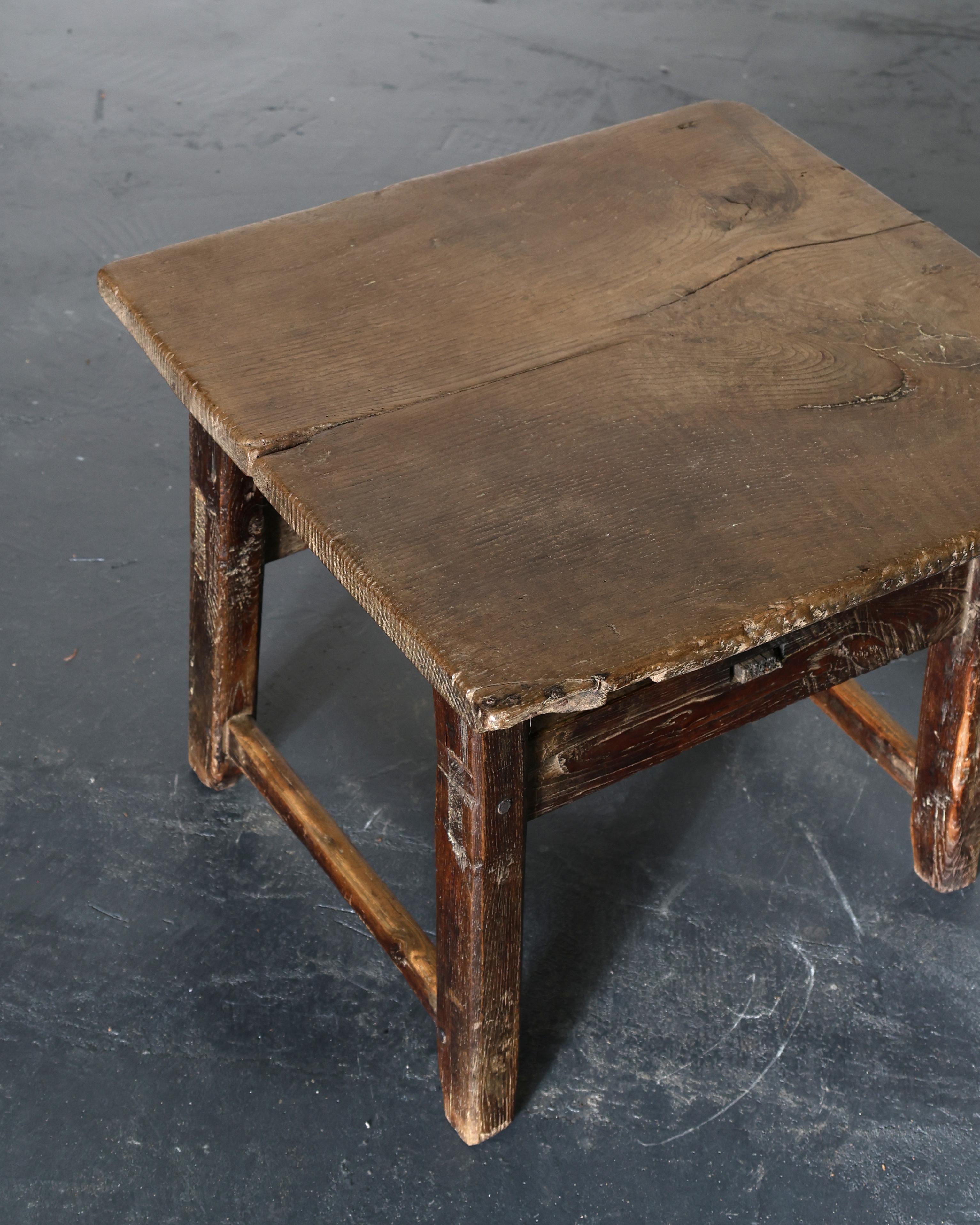 Small Primitive Portuguese 19Th C. Side/Lamp Table en Bueno estado para la venta en London, GB
