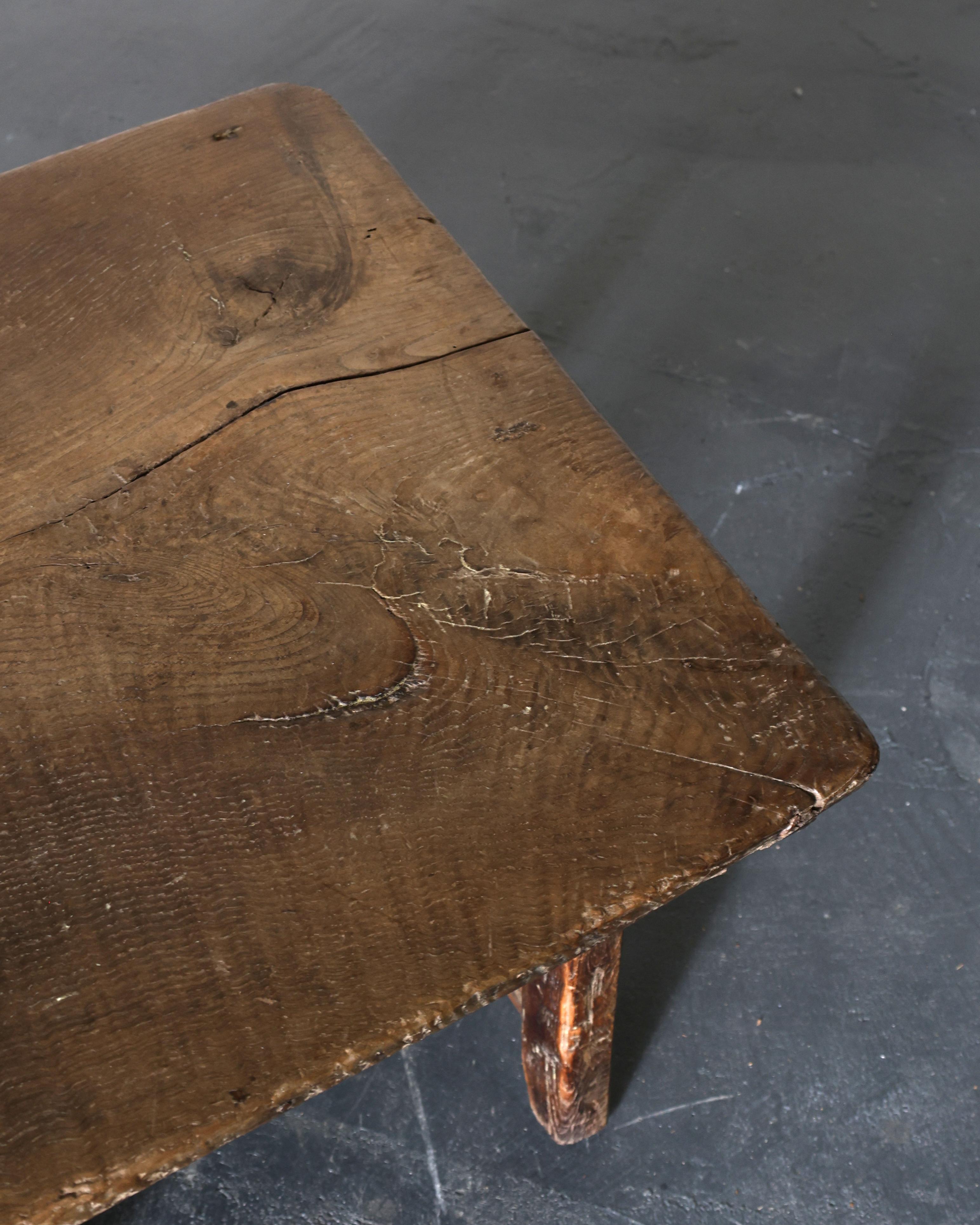 Small Primitive Portuguese 19Th C. Side/Lamp Table Castaño en venta