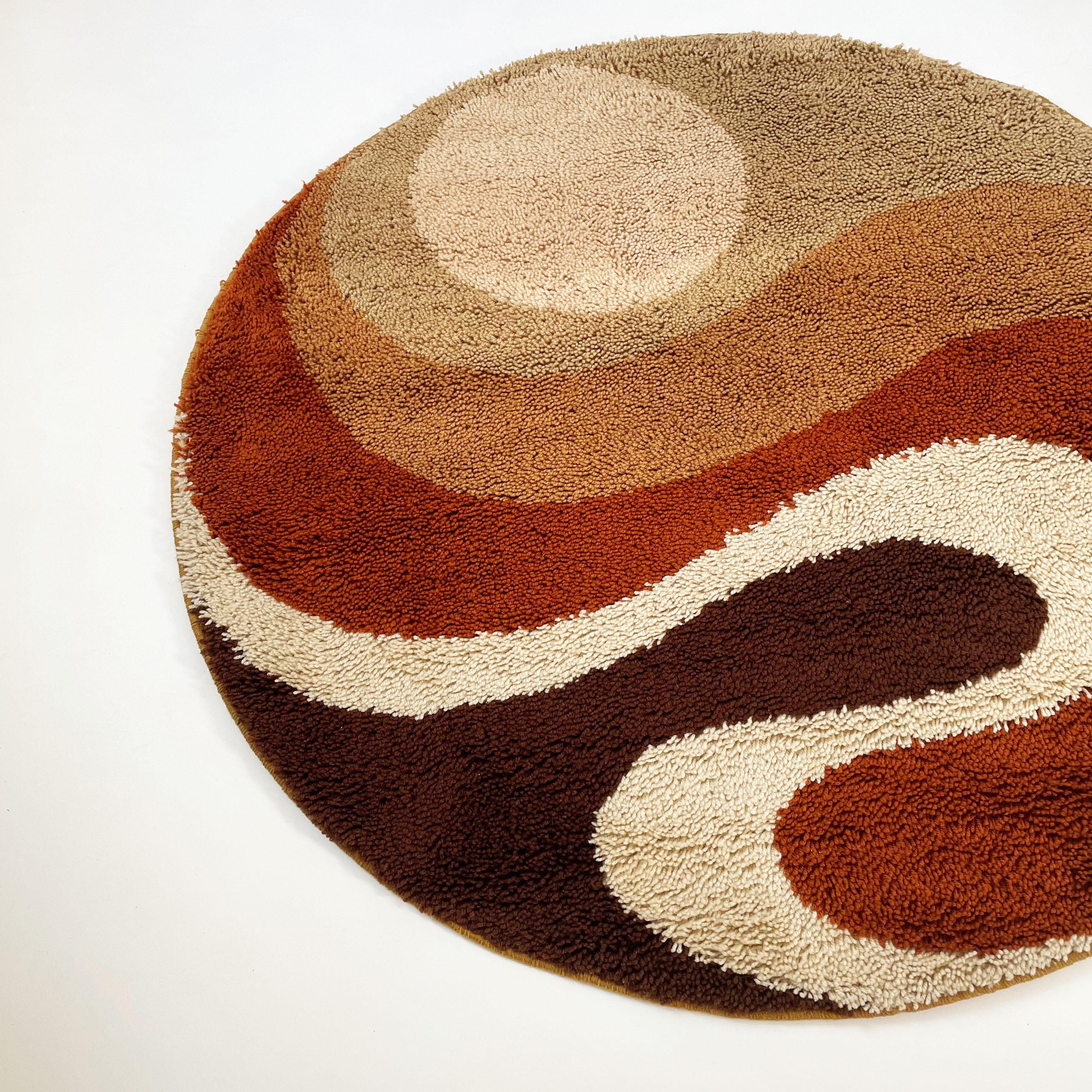 Mid-Century Modern Small Psychedilic 1970s High Pile Rug by Prinstapijt Desso, Netherlands no 2