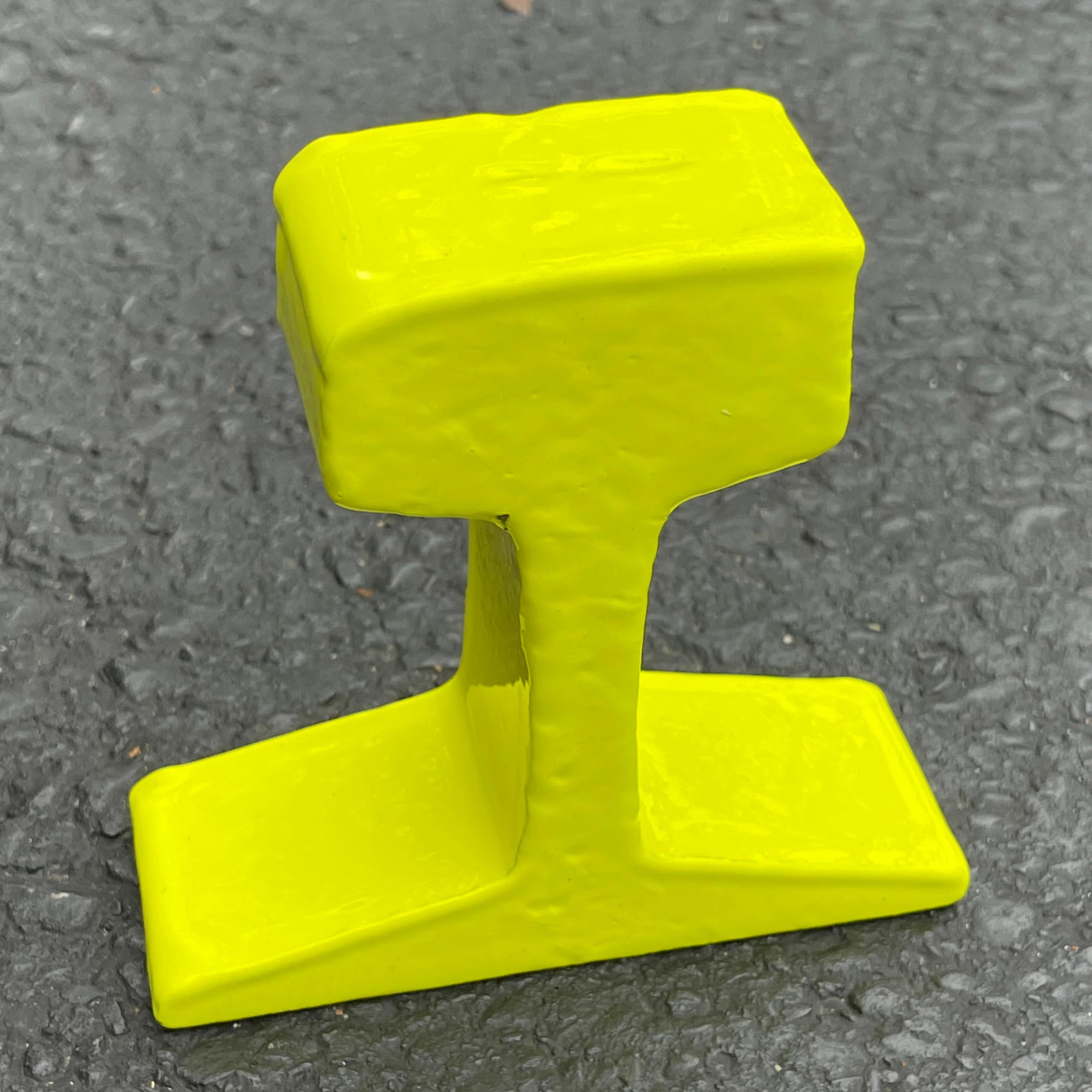 Pequeño fragmento de pisapapeles de riel en amarillo sol brillante 3