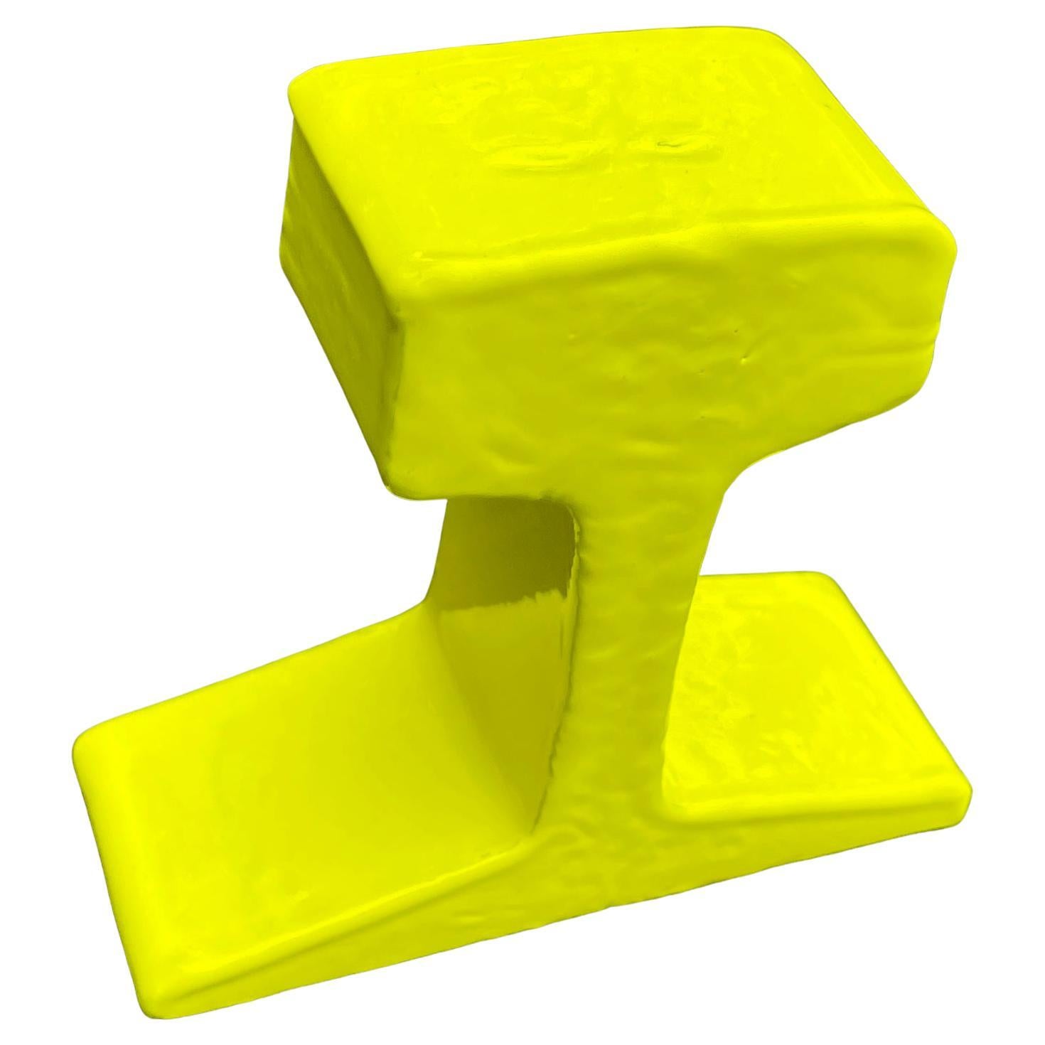 Pequeño fragmento de pisapapeles de riel en amarillo sol brillante Industrial