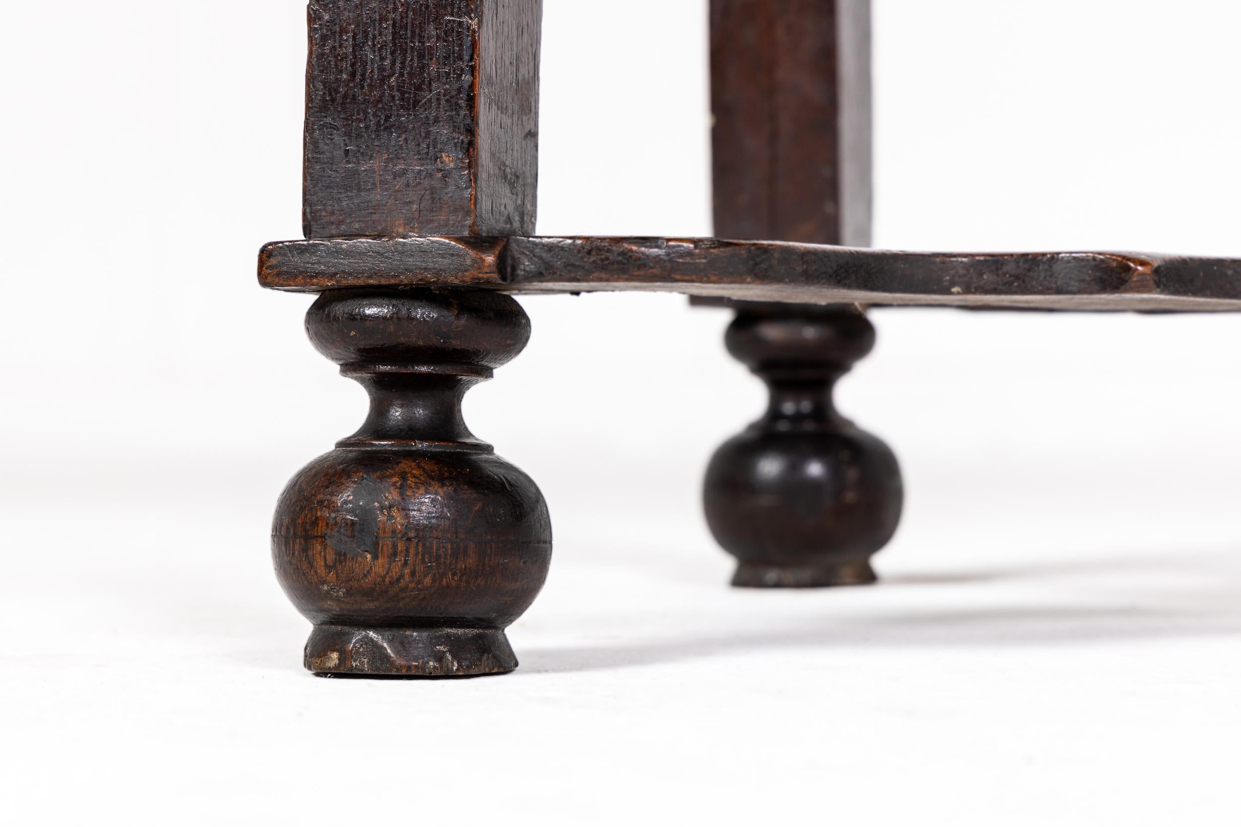 Small, Rare 17th Century English Oak Occasional Table For Sale 1