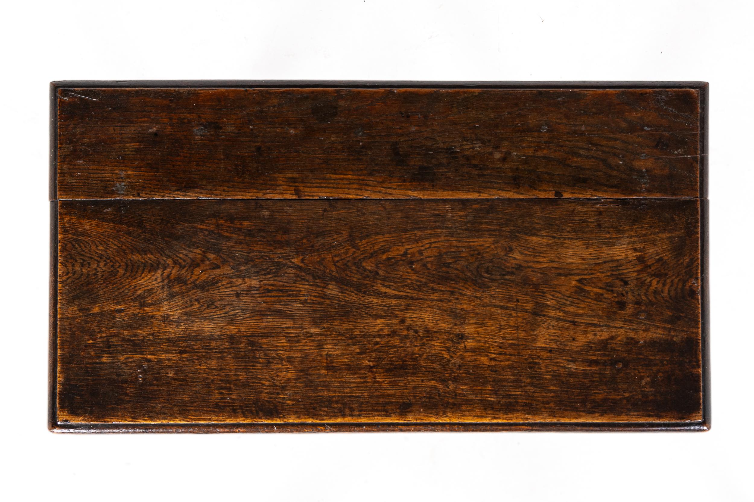 Small, Rare 17th Century English Oak Occasional Table For Sale 2