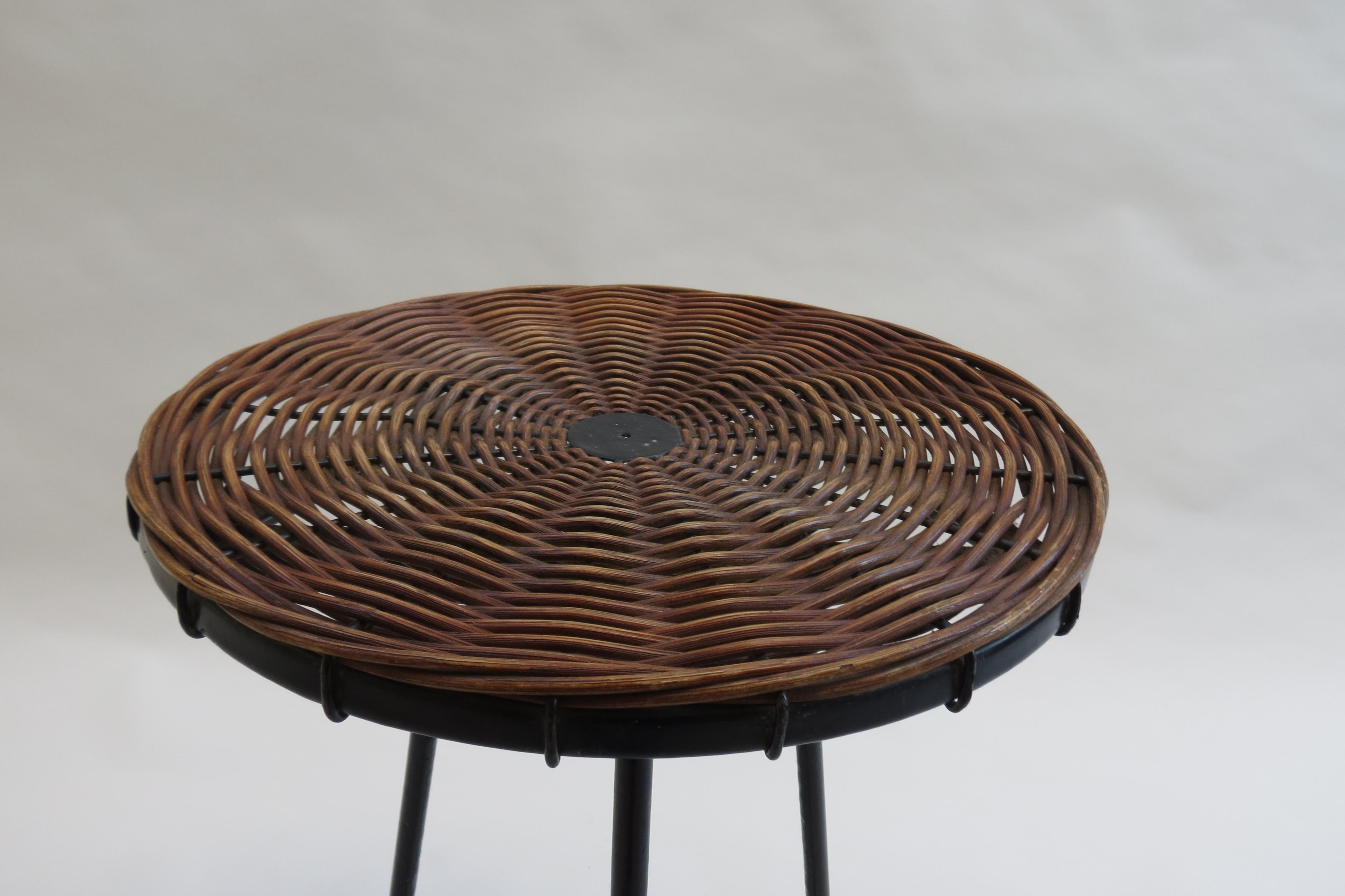 Small midcentury table by Guy Raoul, France. Made from painted steel metal rod and woven rattan top. In good condition.



St914.
   