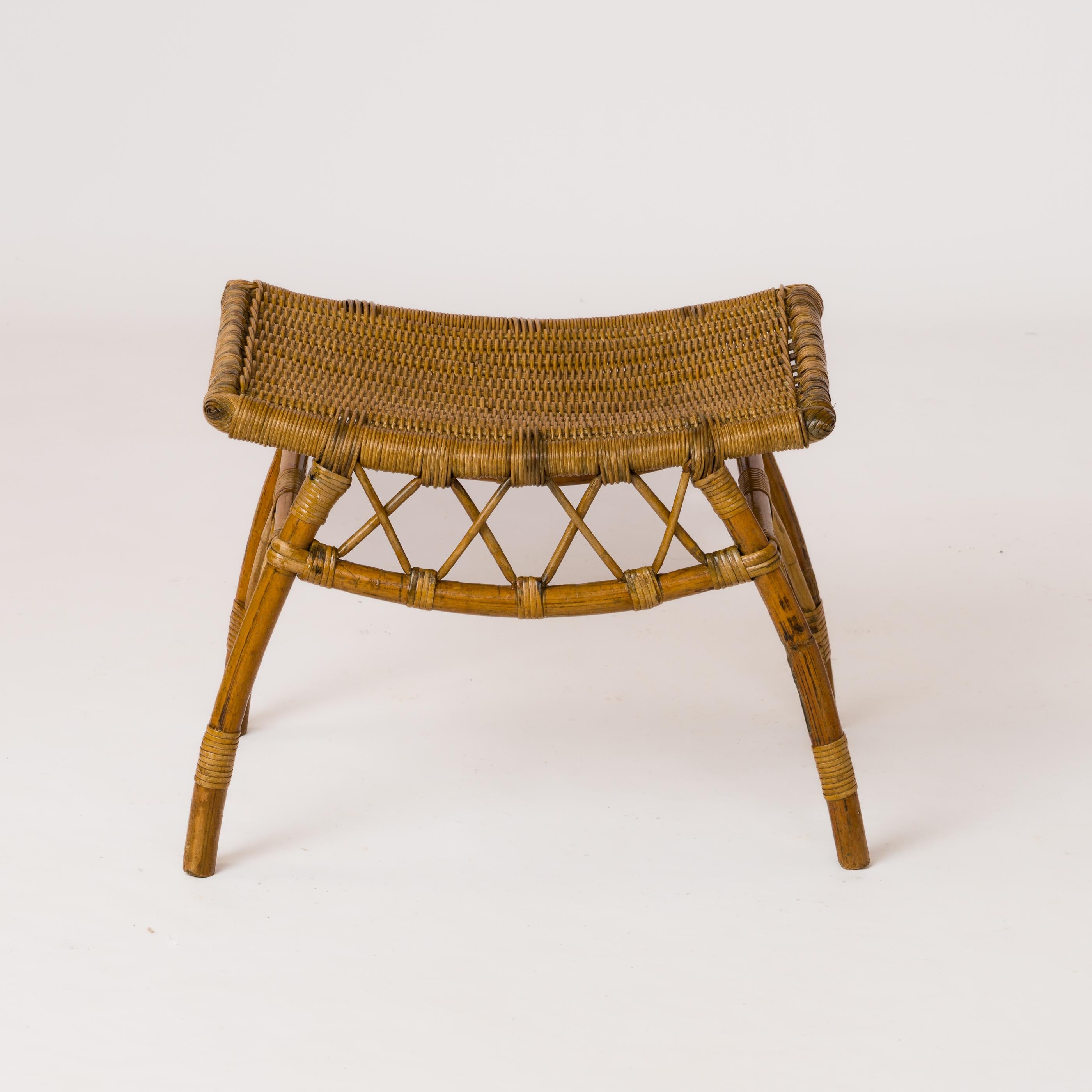 Small arched stool in rattan and braided rattan core with braided decoration on the sides. 1950s France.
In the style of Louis Sognot.
Small flaw on the edge, not affecting stability.
This stool will ship from France and can be returned to either