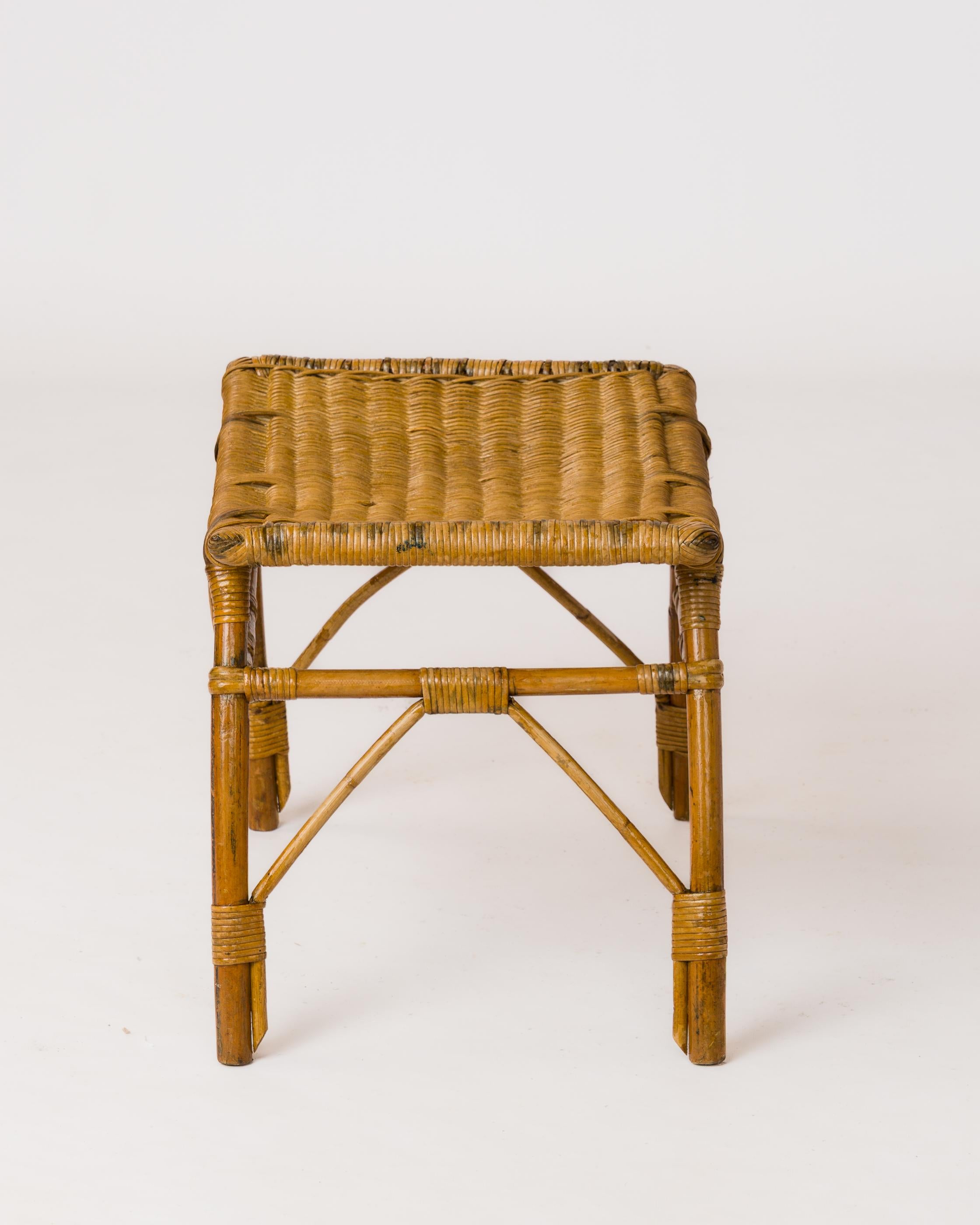 French Small Rattan Arched Stool with Braided Side Pattern - France 1960's For Sale