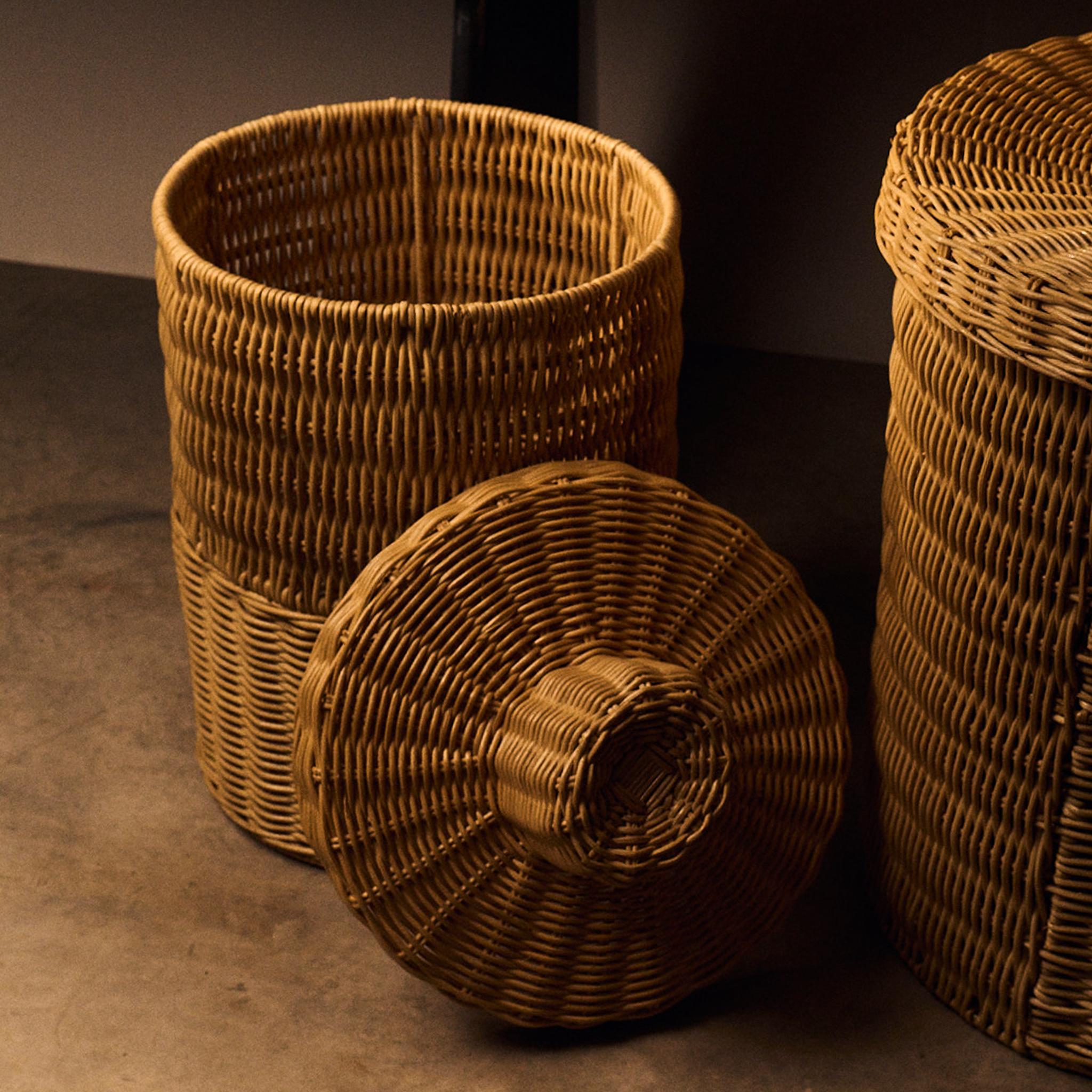 Australiano Cestino piccolo in rattan con coperchio, di J'Jute in vendita