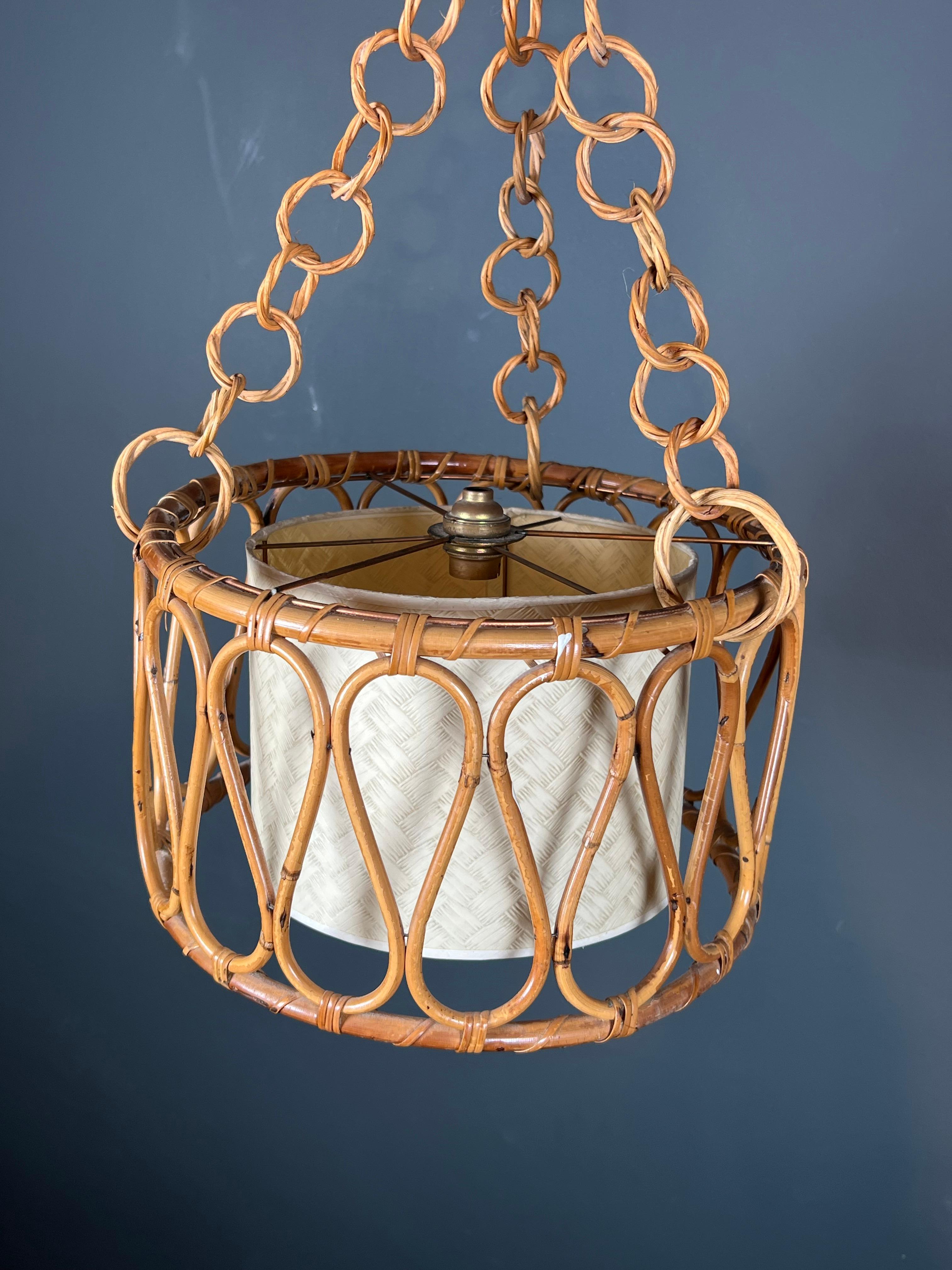 Piccolo lampadario in rattan nello stile di Adrien Audoux e Frida Minet in vendita 1