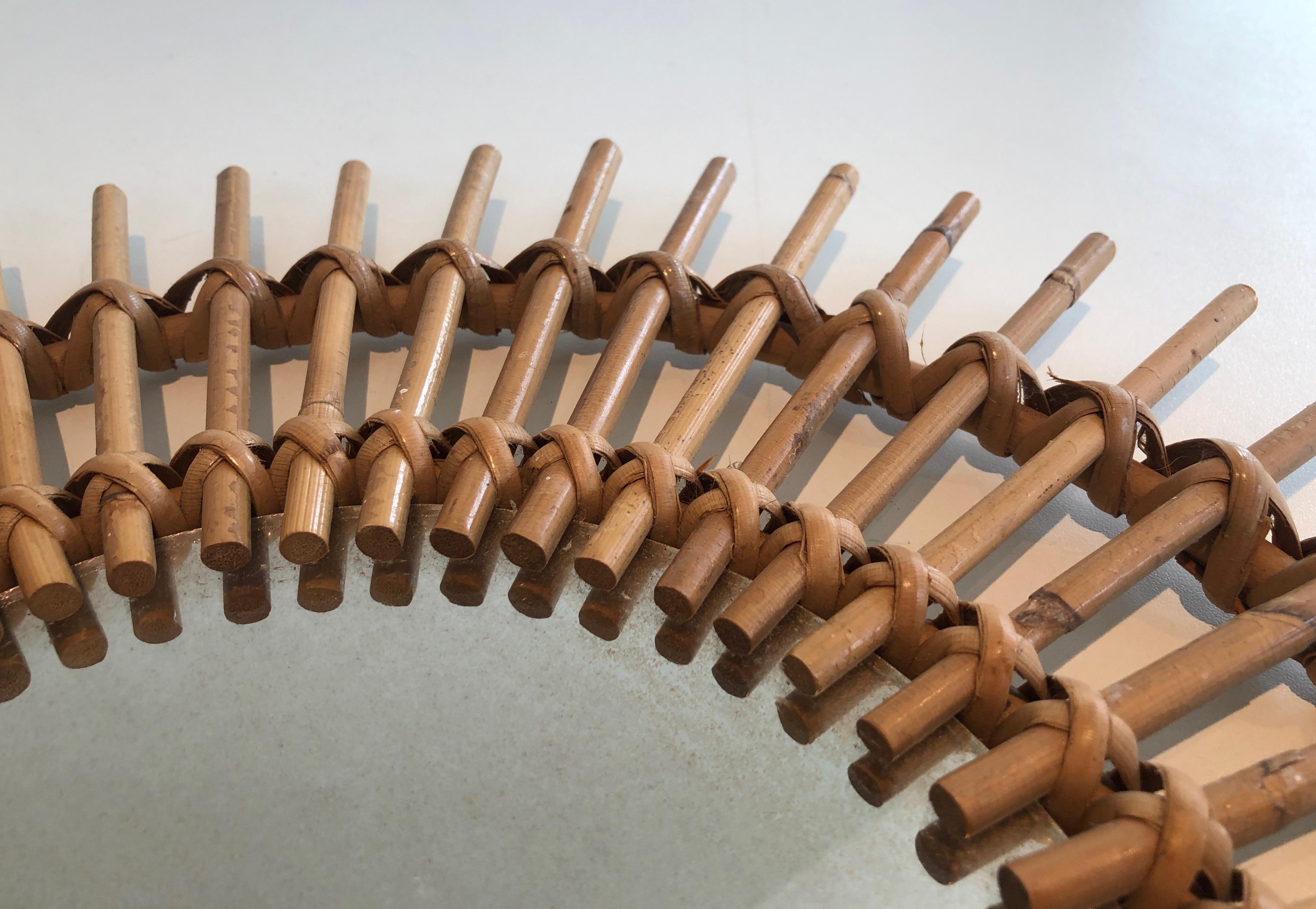 Rattan Piccolo specchio in rattan, Francia, circa 1970 in vendita
