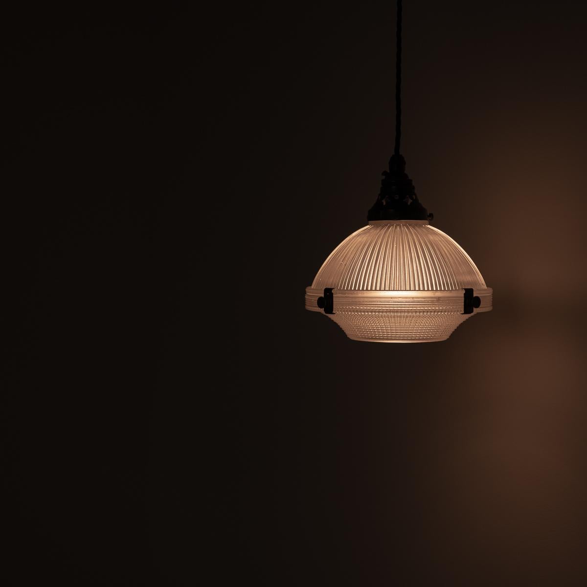 Piccola lampada a sospensione in due parti in Holophane riciclato in vendita 5