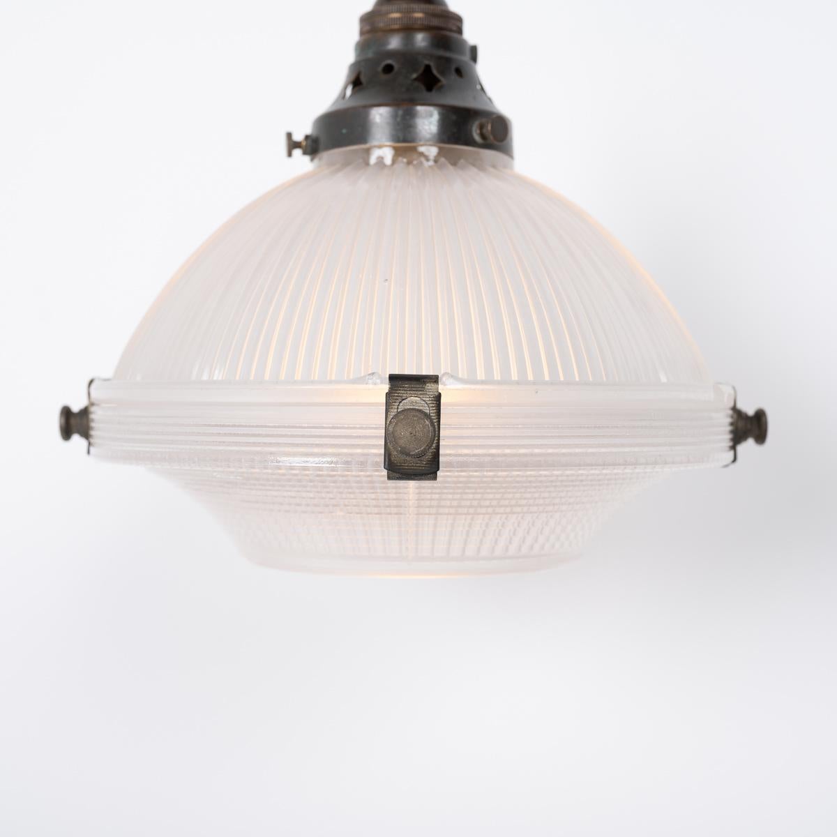 Piccola lampada a sospensione in due parti in Holophane riciclato in vendita 2