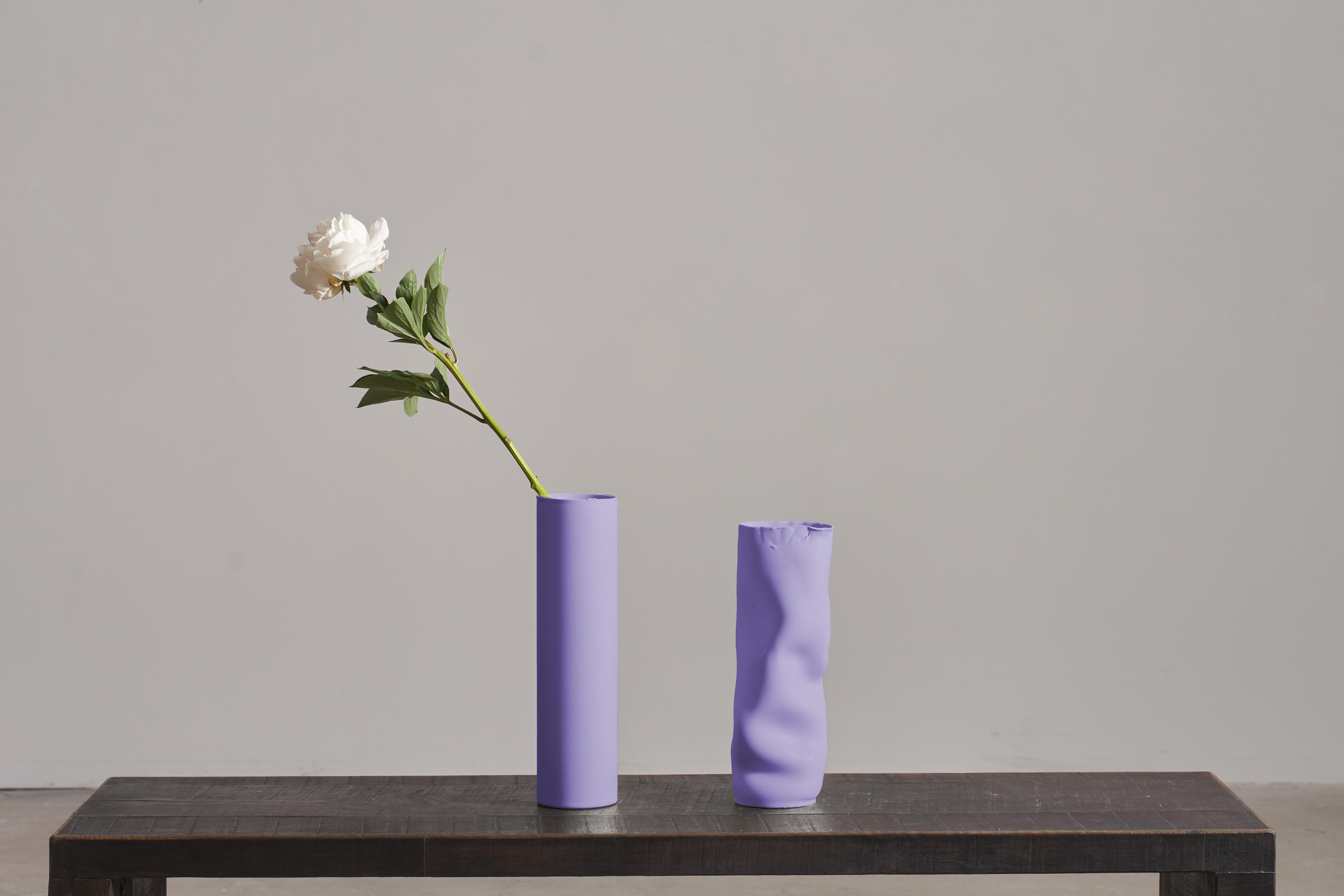 Piccola lampada da tavolo rettangolare in ceramica, bianca con paralume in tela naturale. Italia. in vendita 6