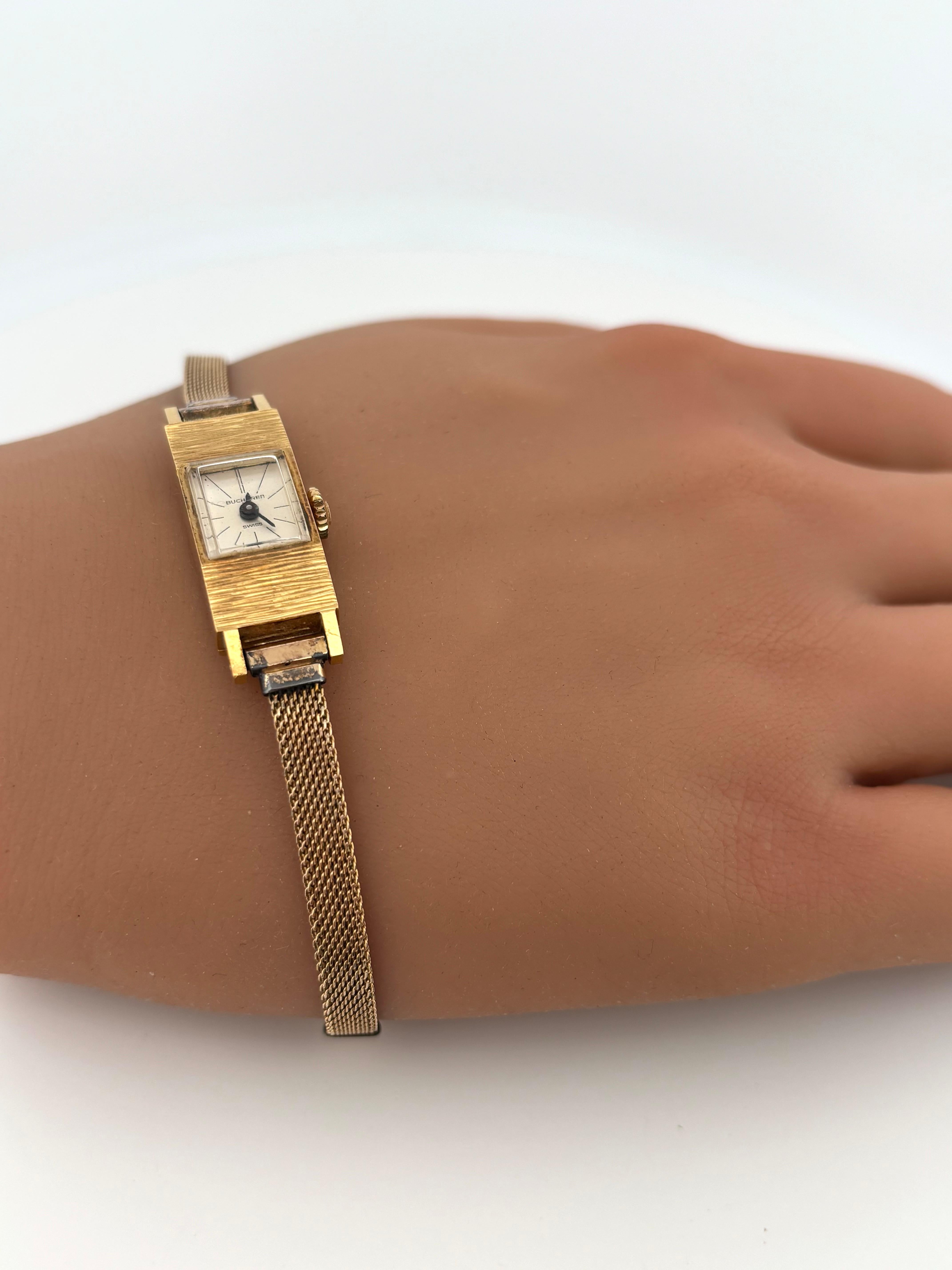 Petite montre rectangulaire en or jaune 18K pour dames Bucherer Automatic Swiss Watch Bon état - En vente à Sewickley, PA