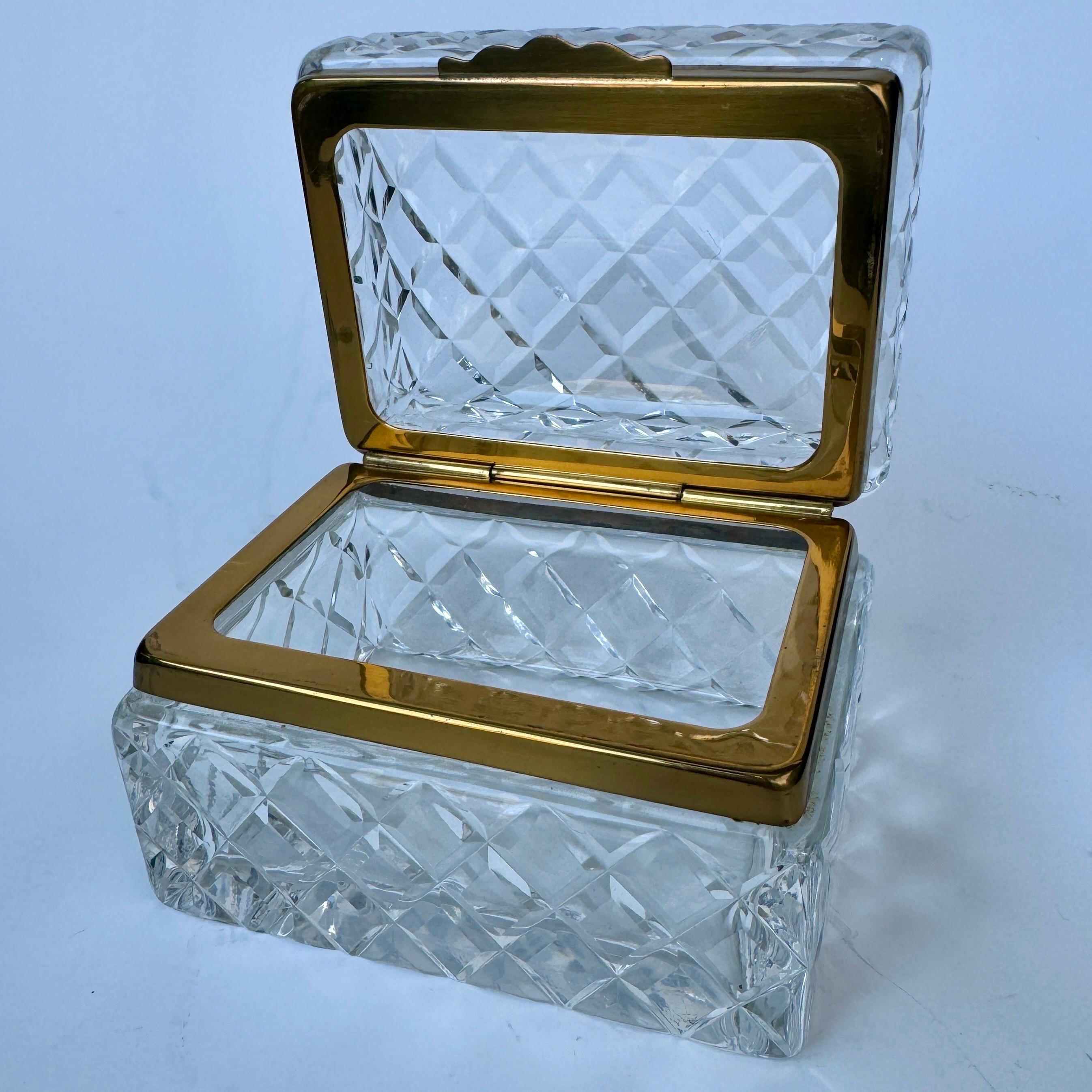 Petite boîte à Candis ou à bijoux en verre taillé rectangulaire en vente 2