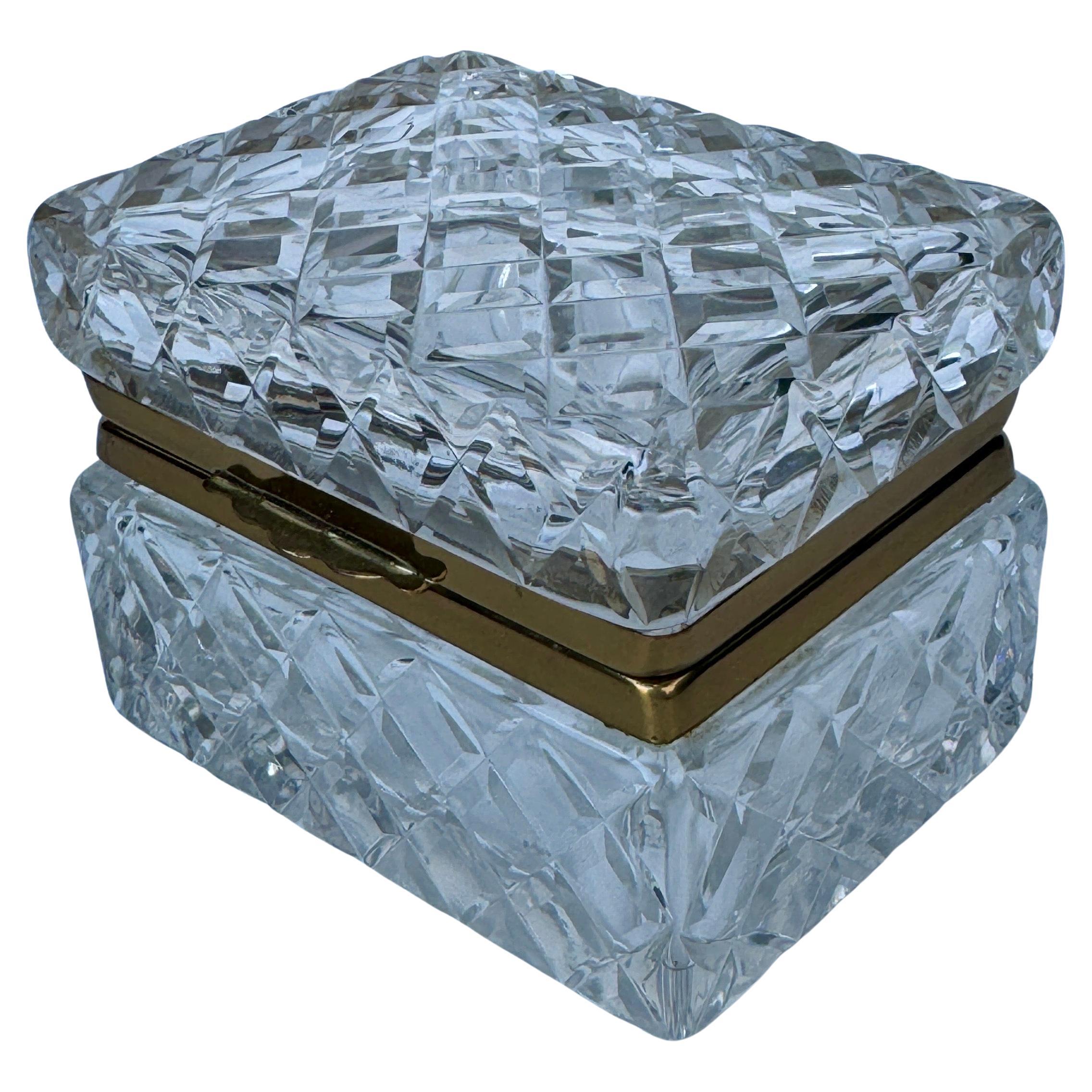 Petite boîte à Candis ou à bijoux en verre taillé rectangulaire en vente