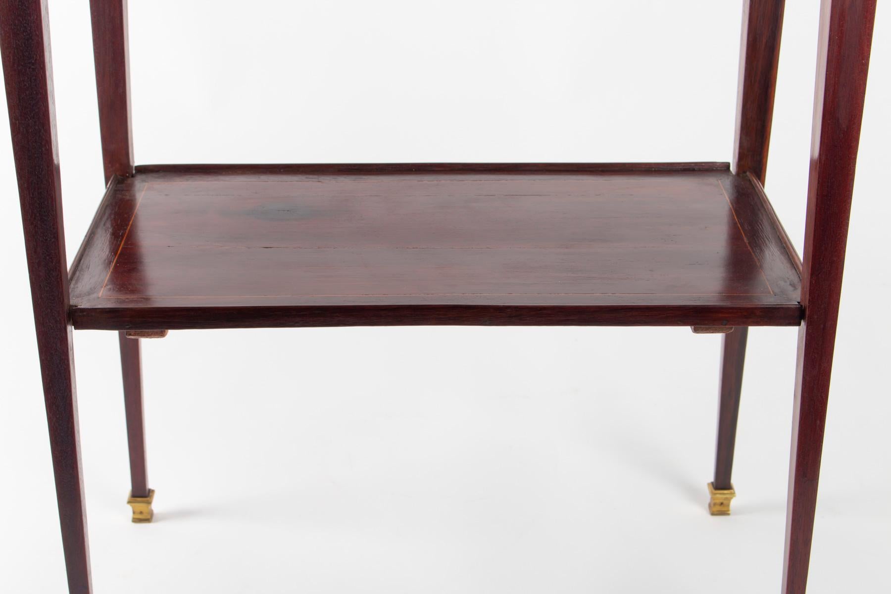 Small rectangular table, Louis XVI, rosewood and rosewood, boxwood nets, 1 drawer, gilt bronze
Measures: H 63cm, W 43cm, D 26cm.