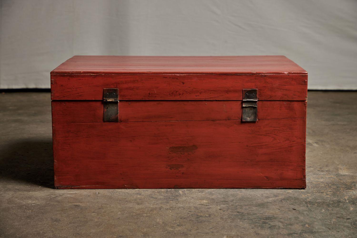 Small Red Cedar Chest In Good Condition In Pasadena, CA