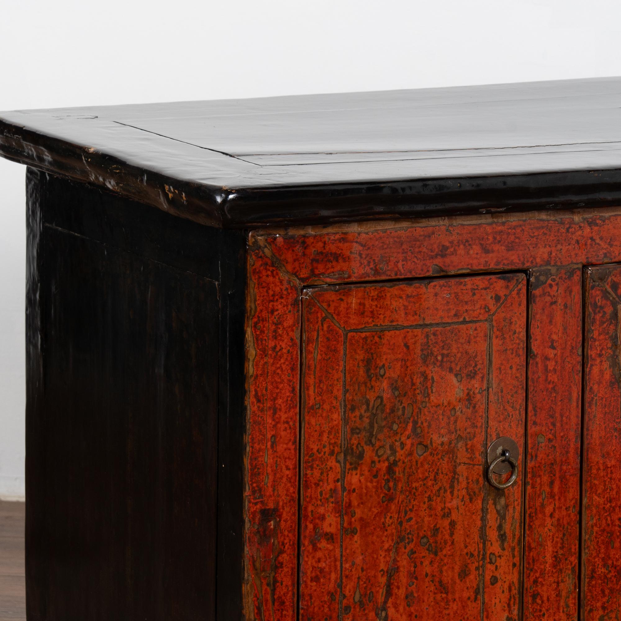 Small Red Chinese Console Sideboard, circa 1880 For Sale 2