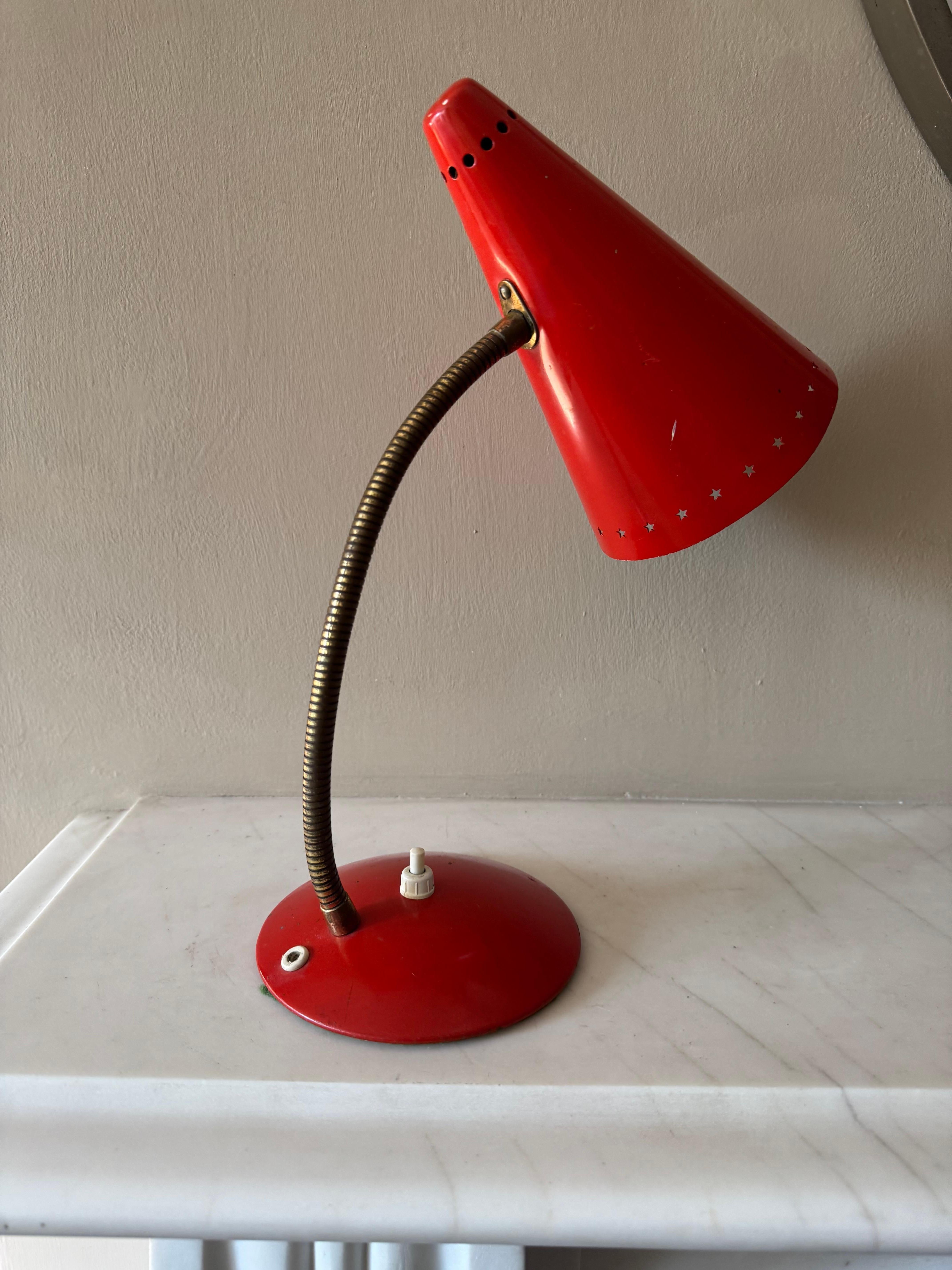 Pequeña lámpara de escritorio de cocotte roja c.1950 Metal en venta