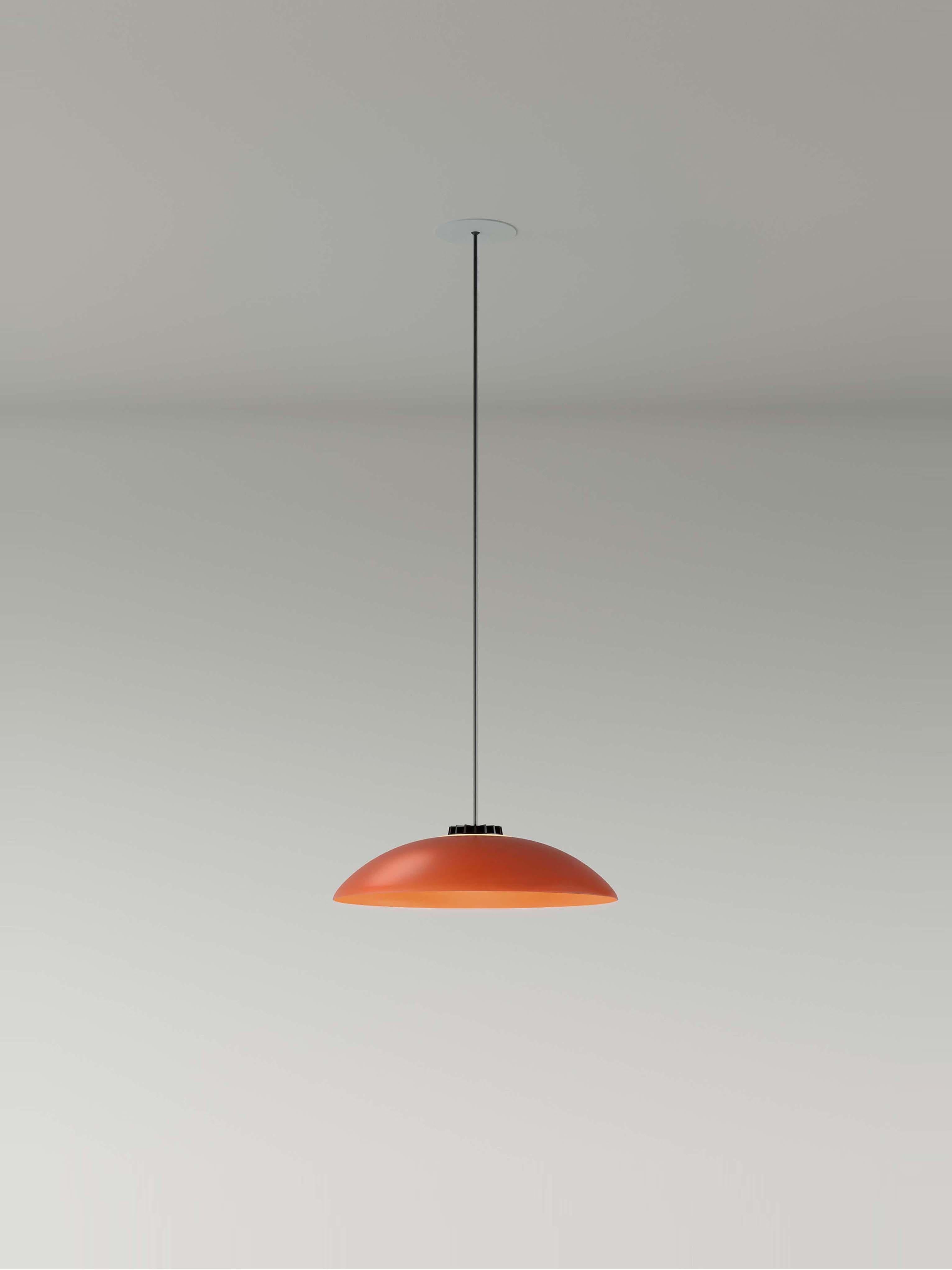 Small red headhat plate pendant lamp by Santa & Cole
Dimensions: d 35 x h 9 cm
Materials: Metal.
Cable lenght: 3mts.
Available in other colors and sizes. Available in 2 cable lengths: 3mts, 8mts.
Available in 2 canopy colors: black or
