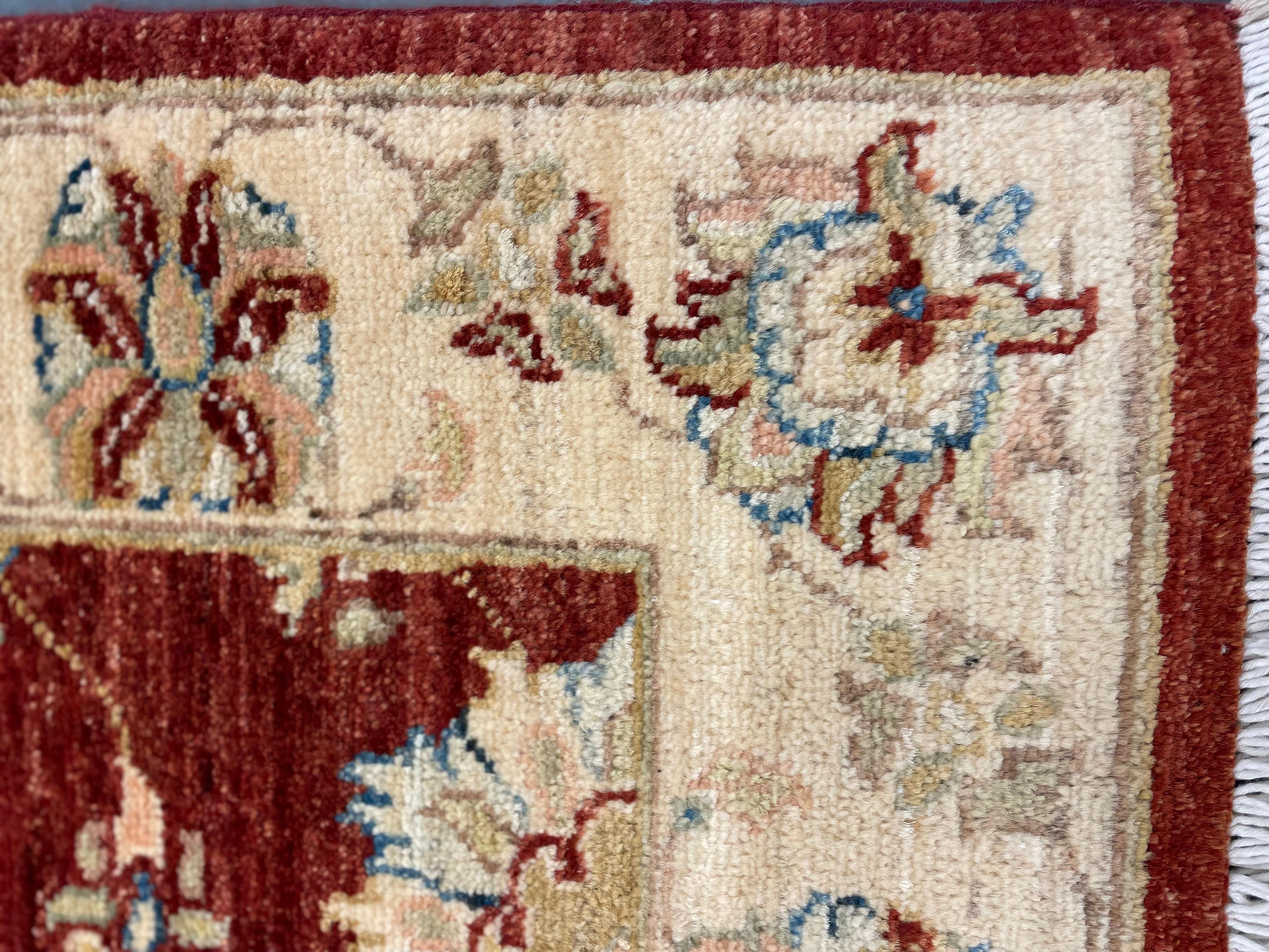 Kleiner roter Wollteppich, handgefertigter floraler Orientteppich 121x77cm Schlafzimmer Dekoration im Angebot 3