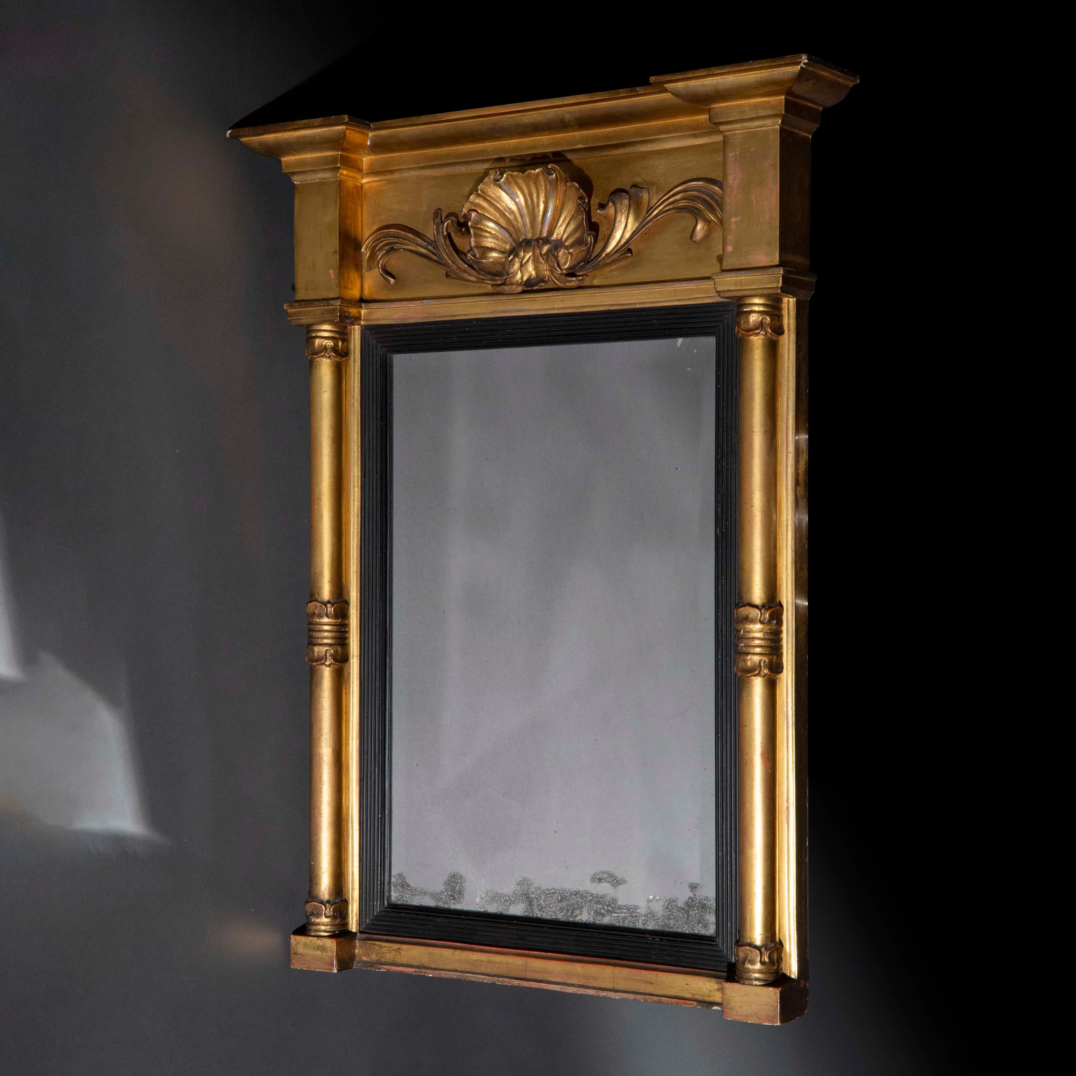 Feuille d'or Antique Wall Mirror doré en vente