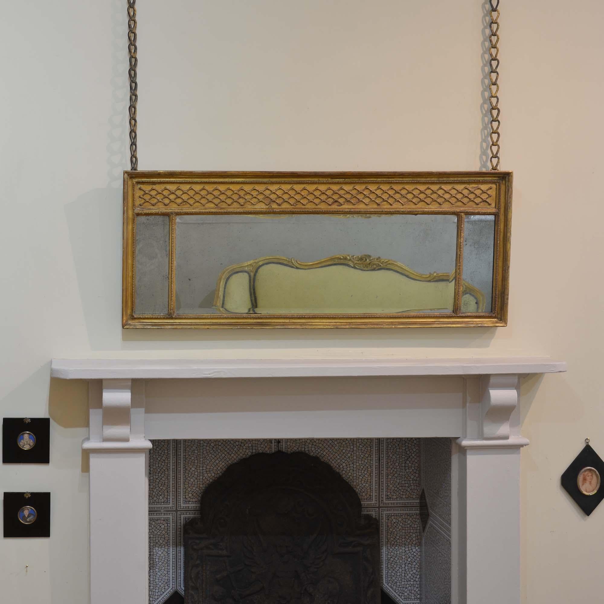 Inglese Piccola specchiera Regency in legno dorato in vendita