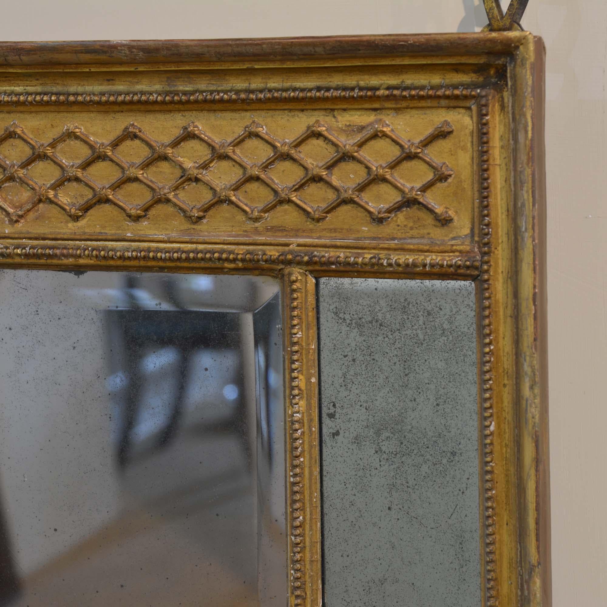 XIX secolo Piccola specchiera Regency in legno dorato in vendita